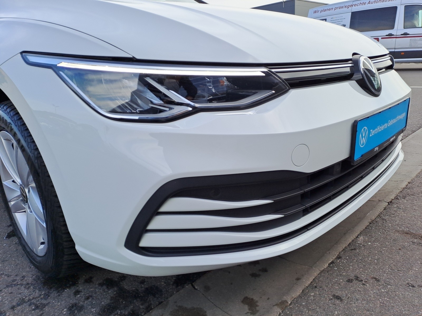 Volkswagen - Golf