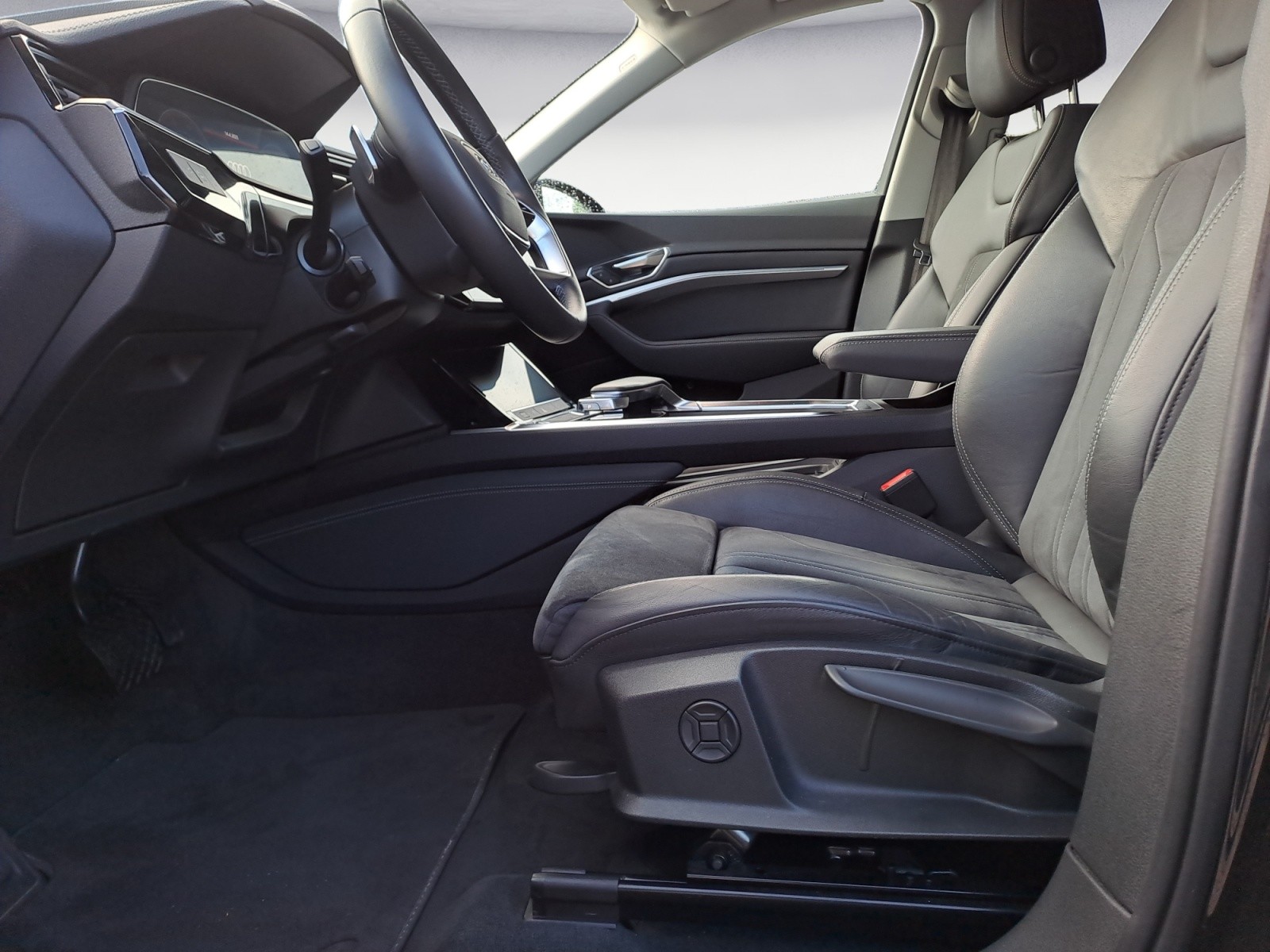 Audi - Q8 advanced 50 e-tron quattro 250 k