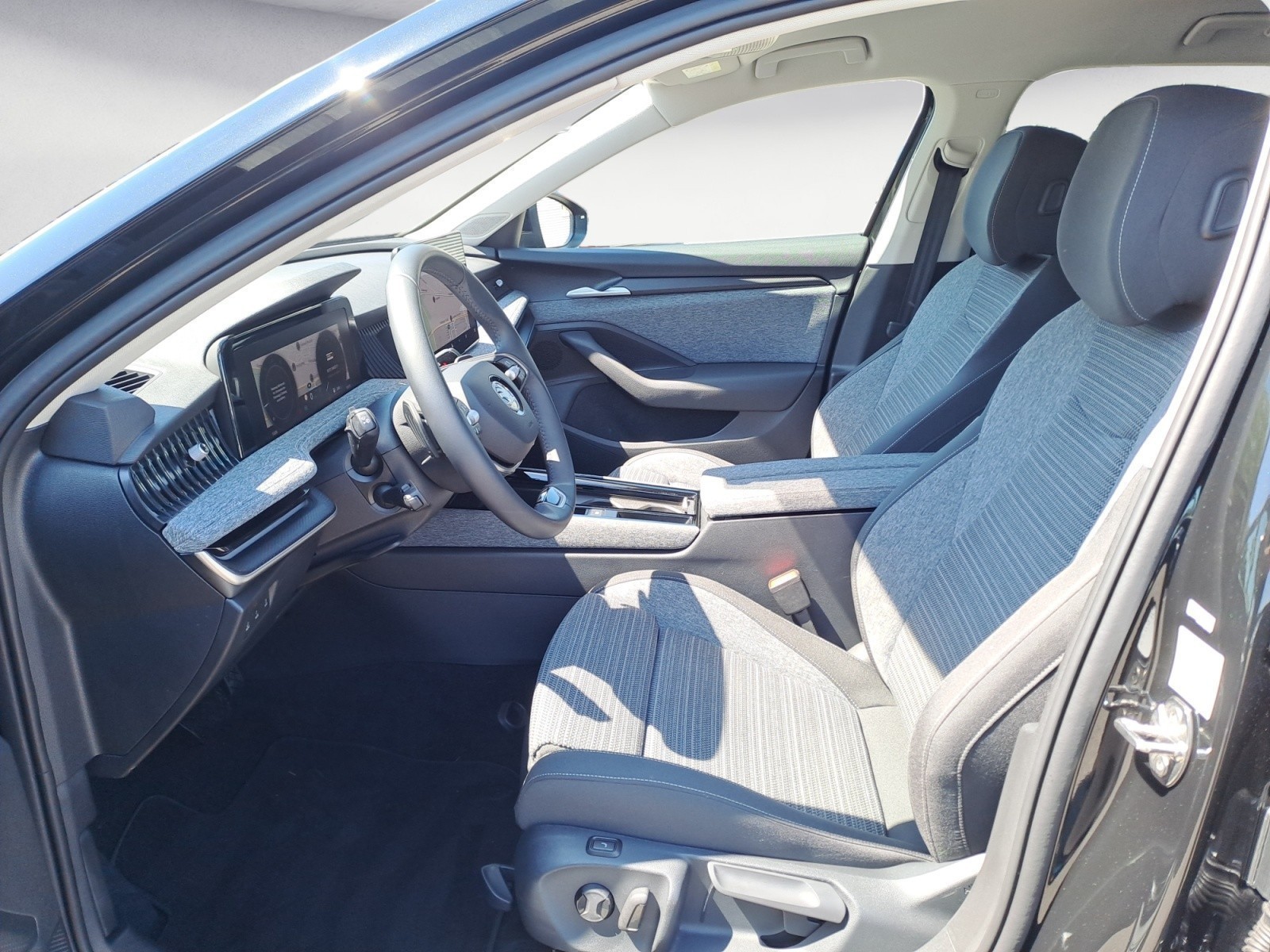 Skoda - Superb Combi 2.0TDI DSG Selection