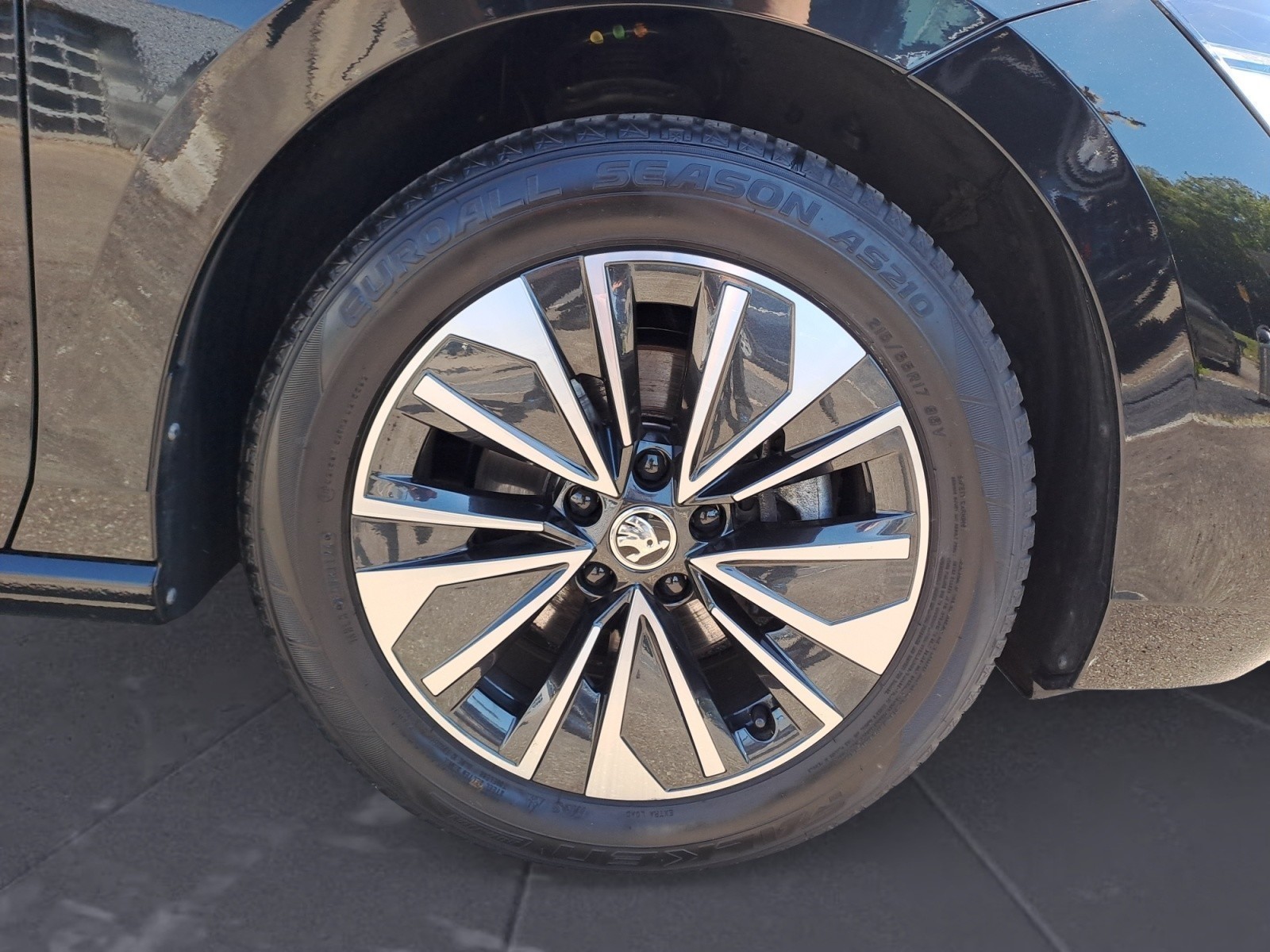 Skoda - Superb Combi 2.0TDI DSG Selection