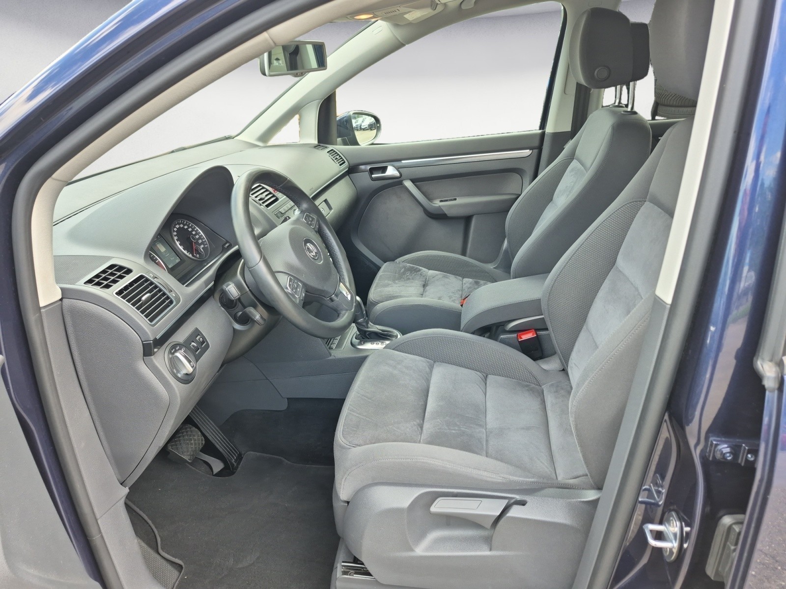 Volkswagen - Touran Highline 2.0 TDI DSG