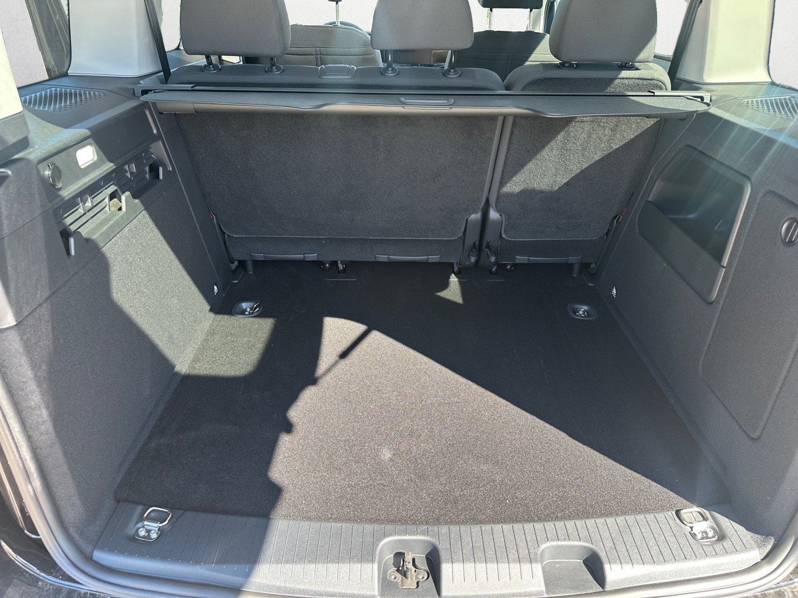 Volkswagen - Caddy Life 5-Sitzer 1,5 l  TSI EU6 Frontantrieb 7-Gang-DSG Radst. 2755 mm