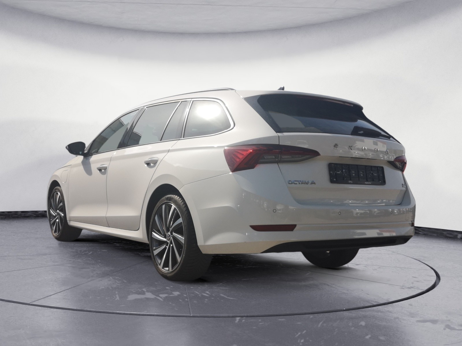 Skoda - Octavia Combi 1.4 TSI iV DSG First Edition