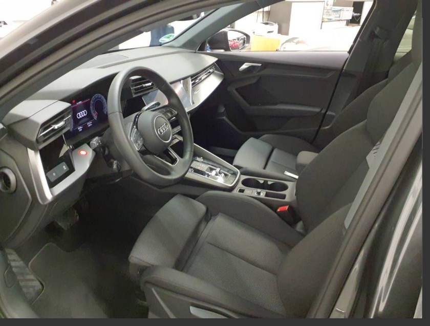 Audi - A3 30 TFSI Sportback S tronic S line