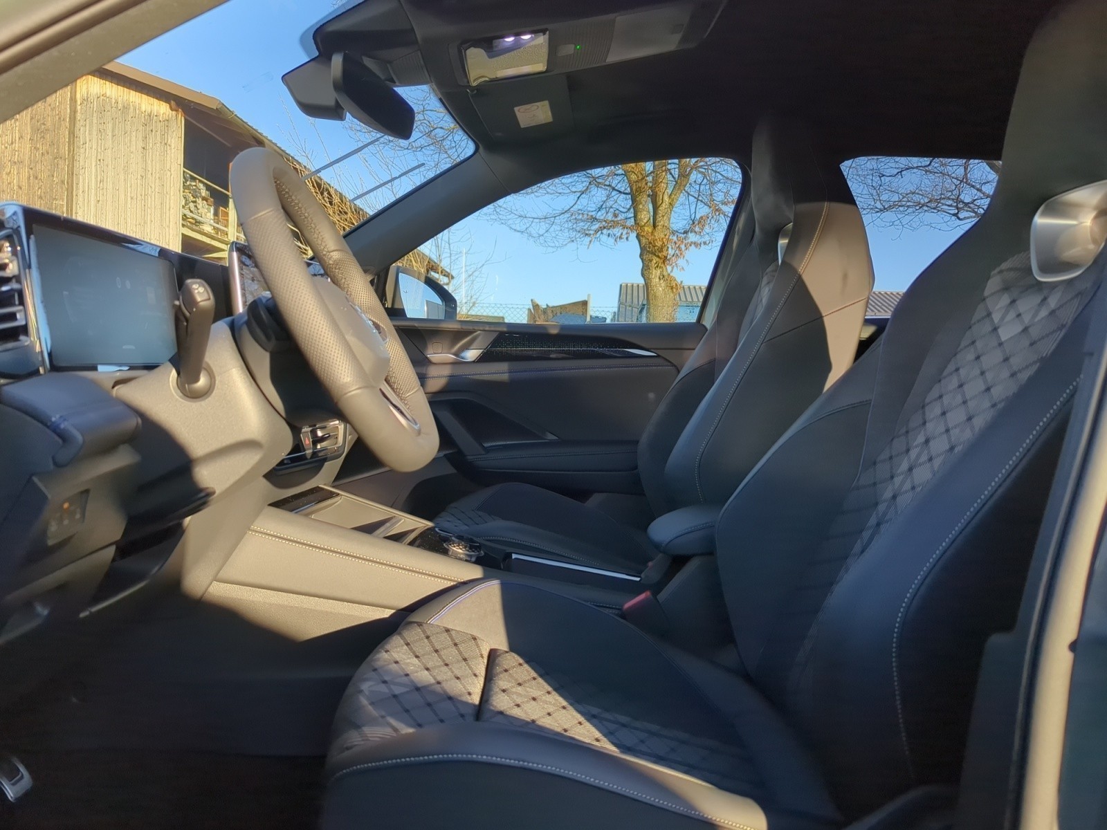 Volkswagen - Tiguan R-Line 2,0 l TDI SCR  7-Gang-Doppelkupplungsgetriebe DSG