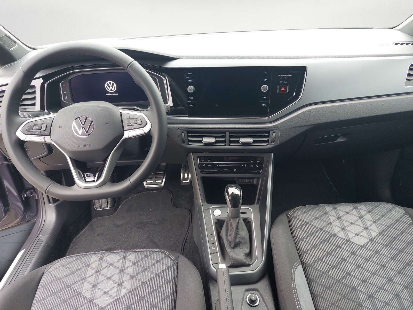 Volkswagen - Taigo R-Line 1,0 l TSI OPF   ) 7-Gang-Doppelkupplungsgetriebe DSG