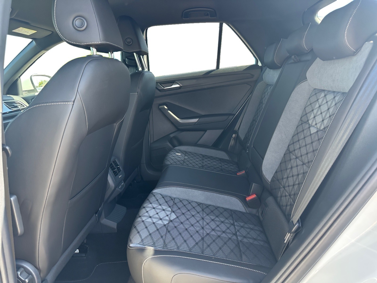 Volkswagen - T-Roc R-Line 1.5 TSI