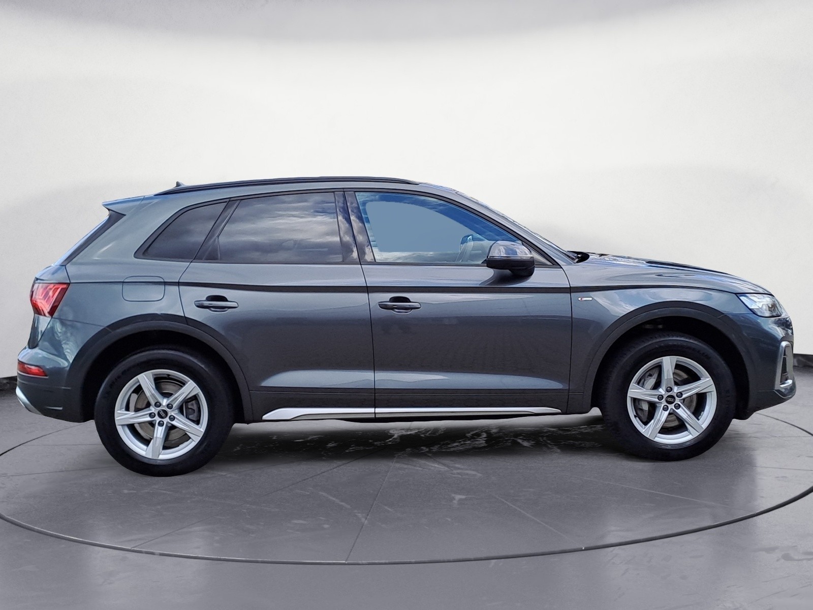 Audi - Q5 S line 50TFSI e quattro S tronic