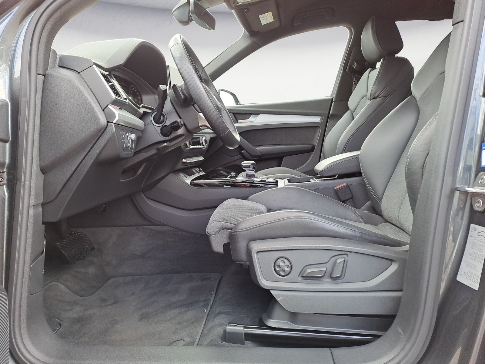 Audi - Q5 S line 50TFSI e quattro S tronic