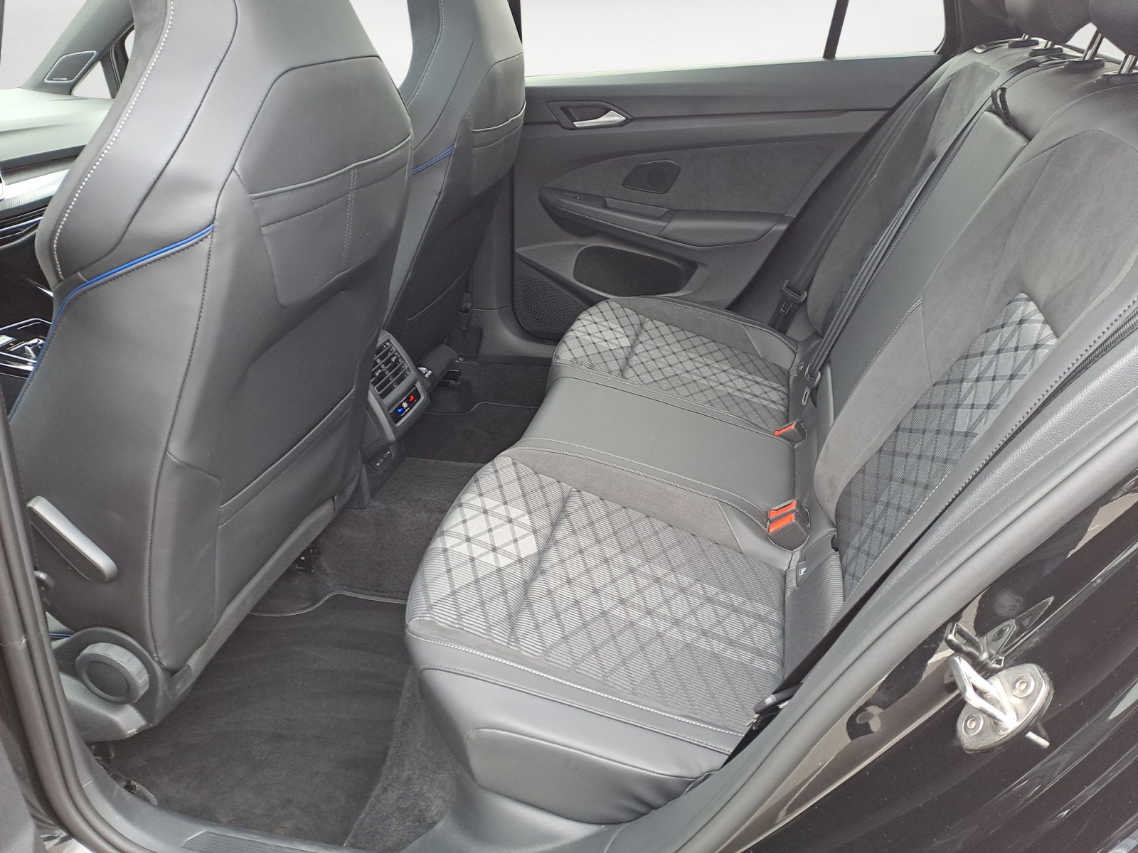 Volkswagen - Golf Variant 2.0 TDI DSG R-Line