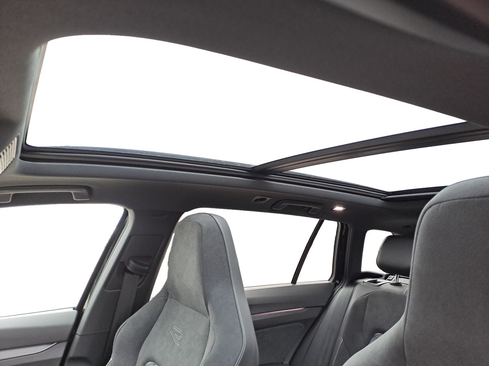 Volkswagen - Golf Variant 2.0 TDI DSG R-Line