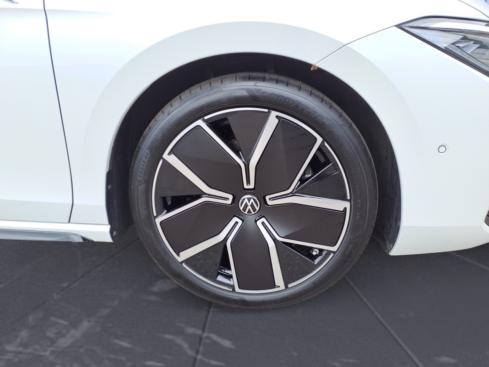 Volkswagen - Passat Variant 2.0 TDI DSG 4 Motion R-Line