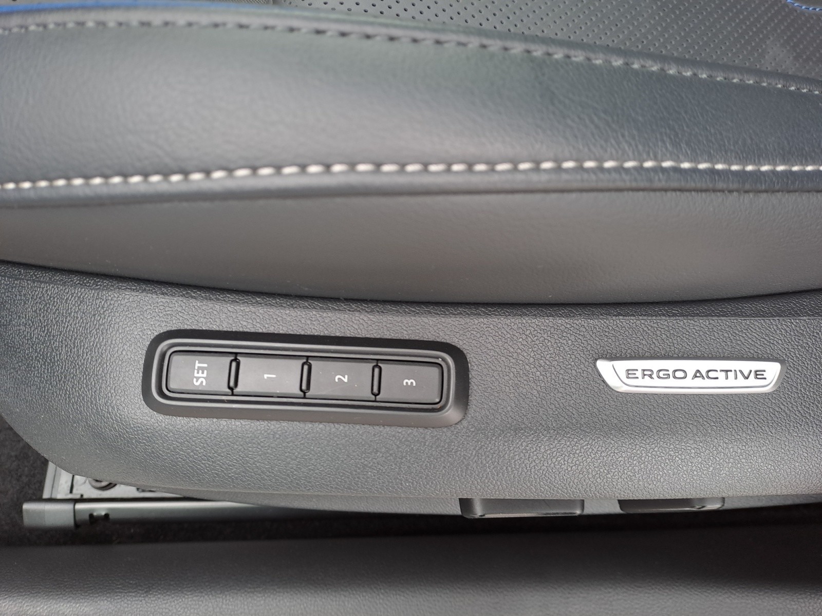 Volkswagen - Passat Variant 2.0 TDI DSG 4 Motion R-Line