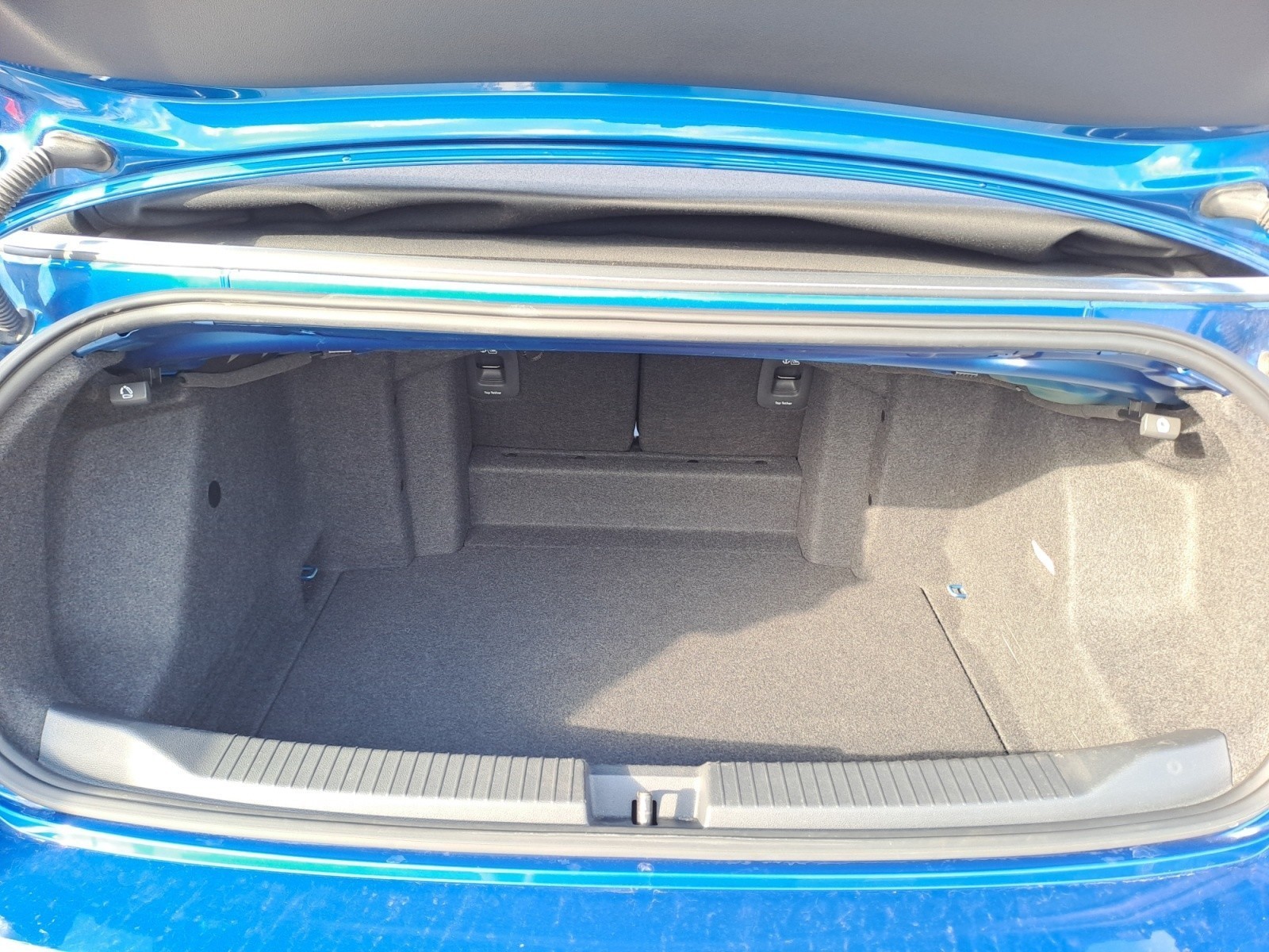 Volkswagen - T-Roc Cabriolet R-Line 1.5 TSI