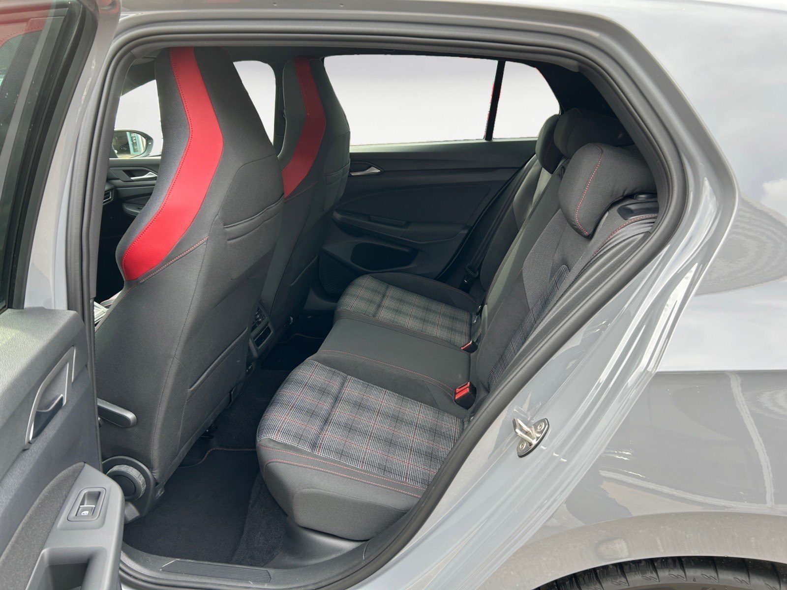 Volkswagen - Golf GTI 2.0 TSI DSG