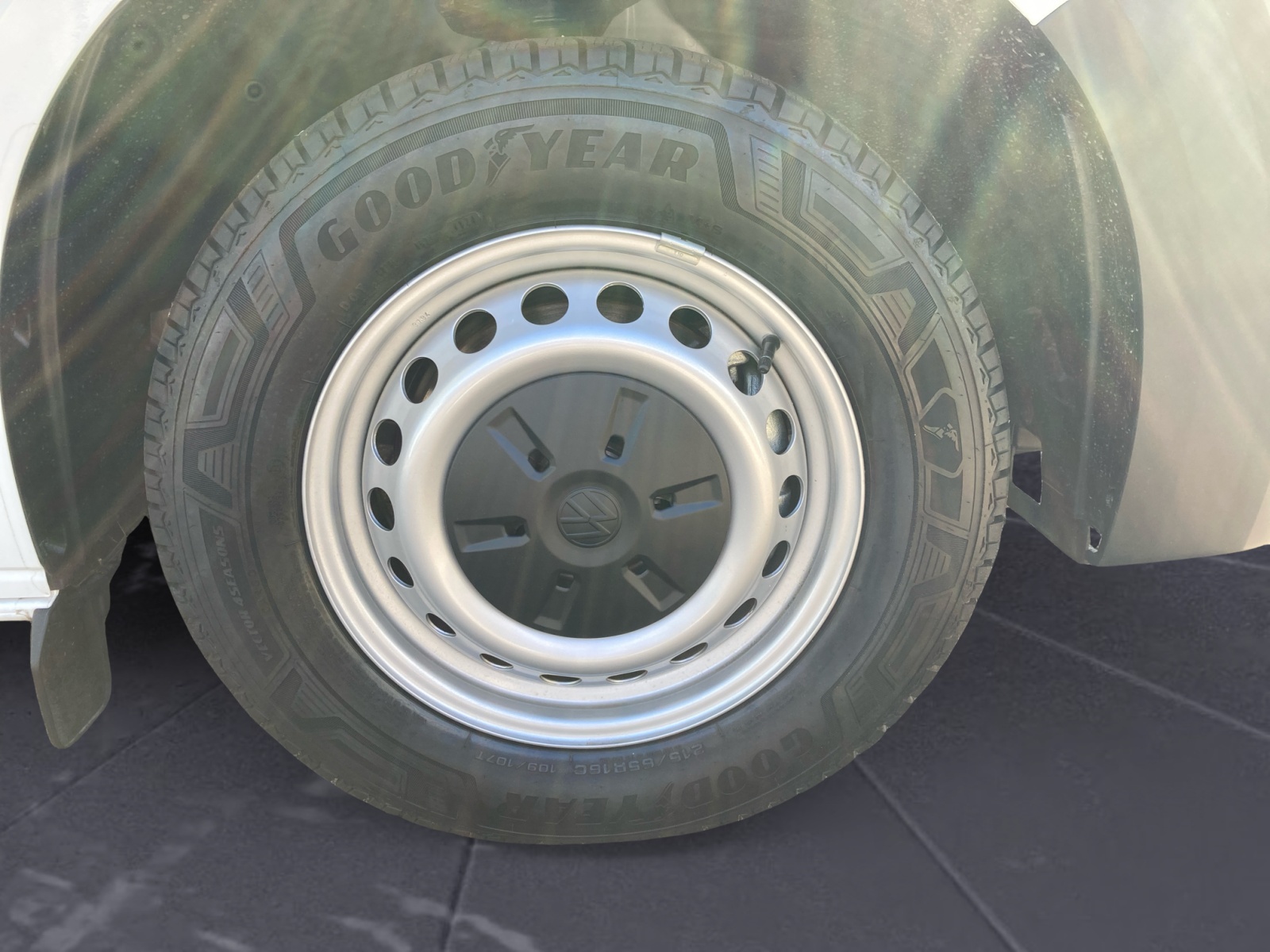 Volkswagen - Transporter Kasten 2,0 l  TDI 6-Gan g Radst. 3100 mm