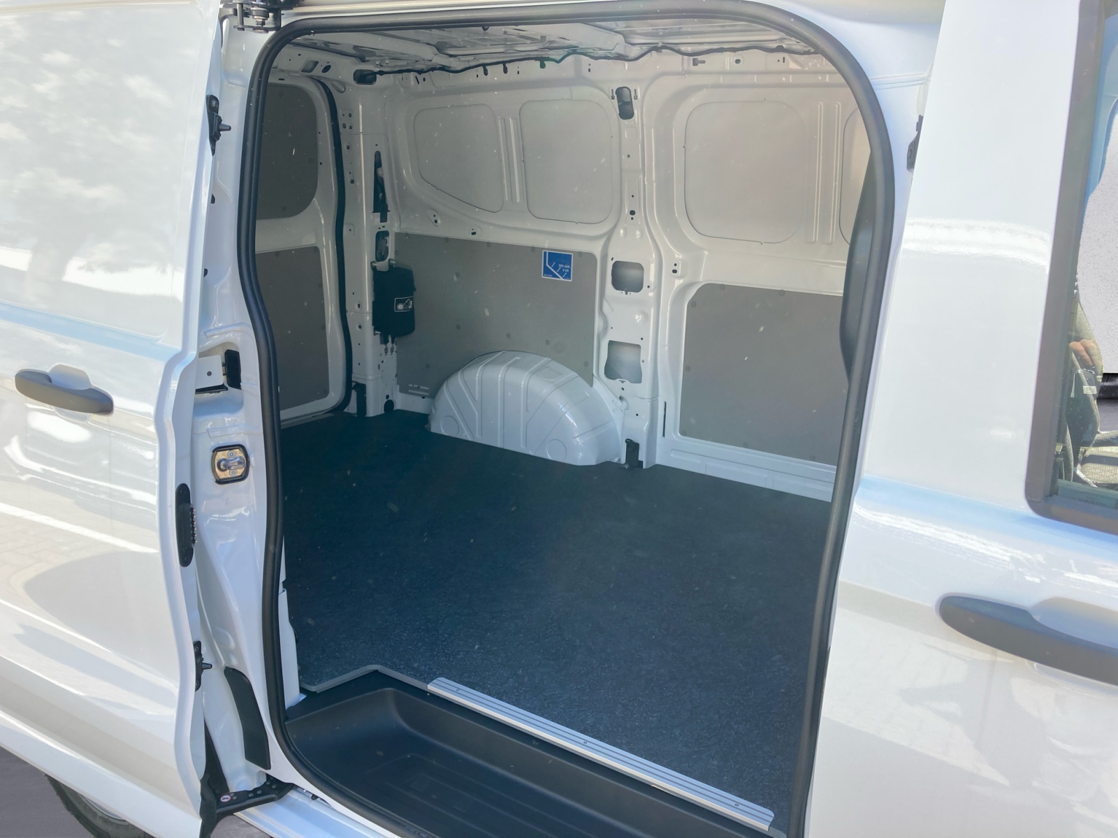 Volkswagen - Transporter Kasten 2,0 l  TDI 6-Gan g Radst. 3100 mm