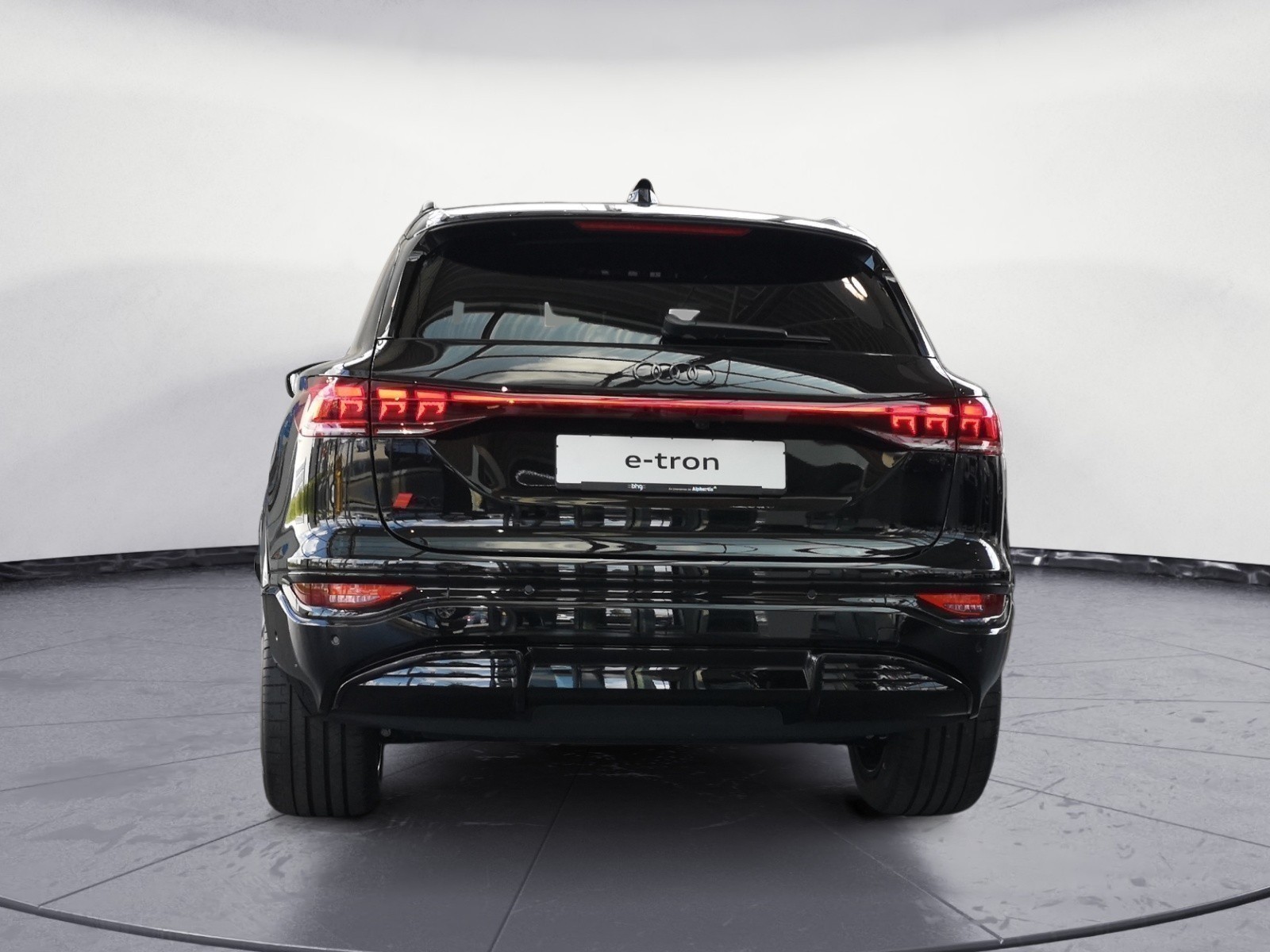 Audi - Q6 SUV e-tron quattro