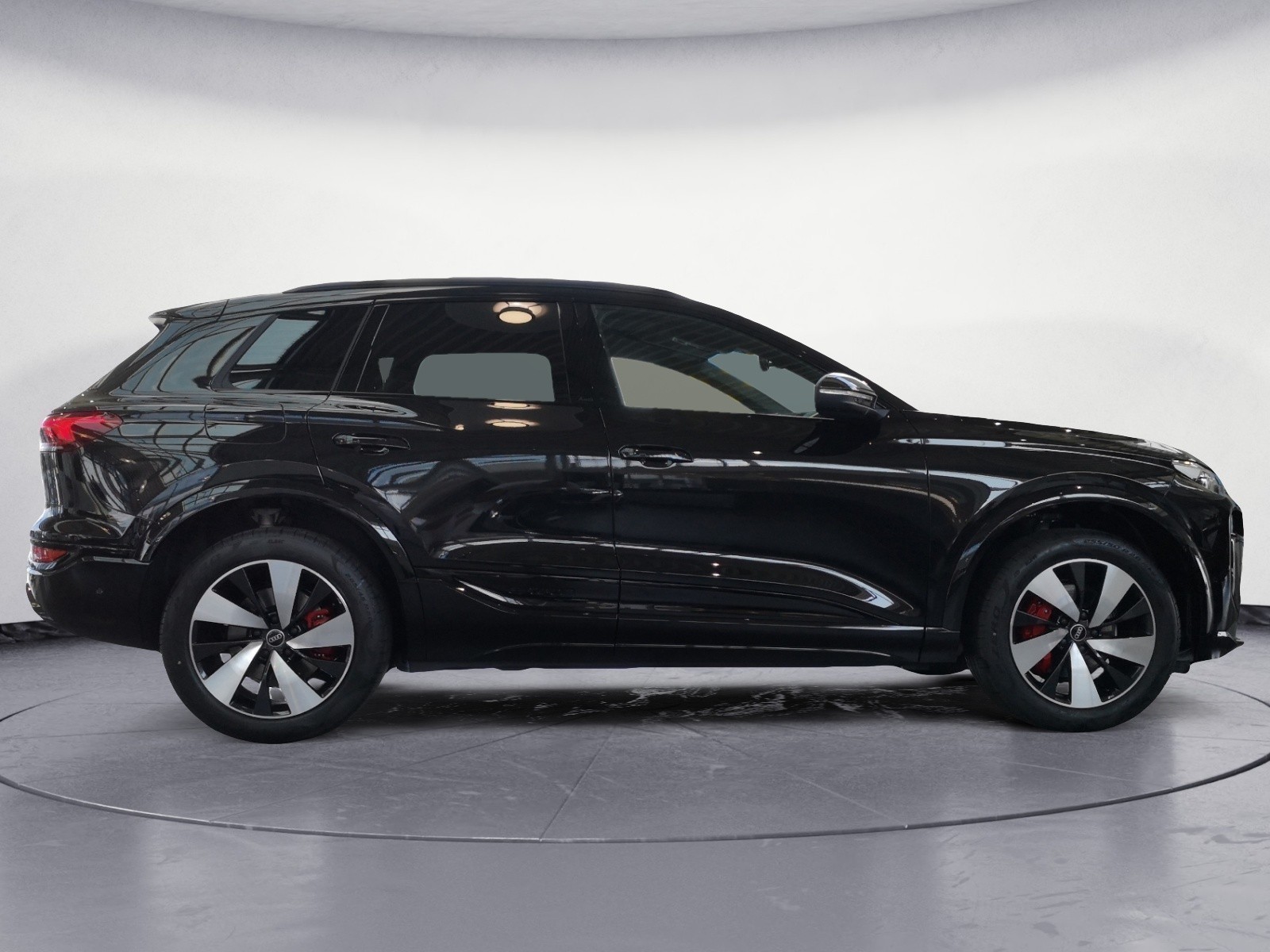 Audi - Q6 SUV e-tron quattro