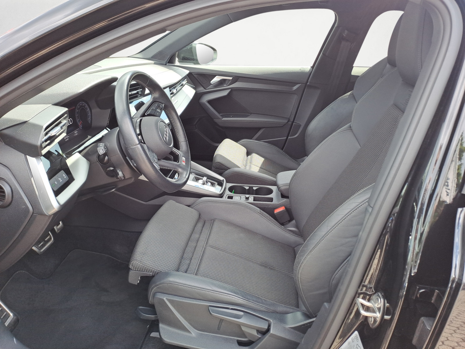 Audi - A3 Sportback S line 30 TFSI