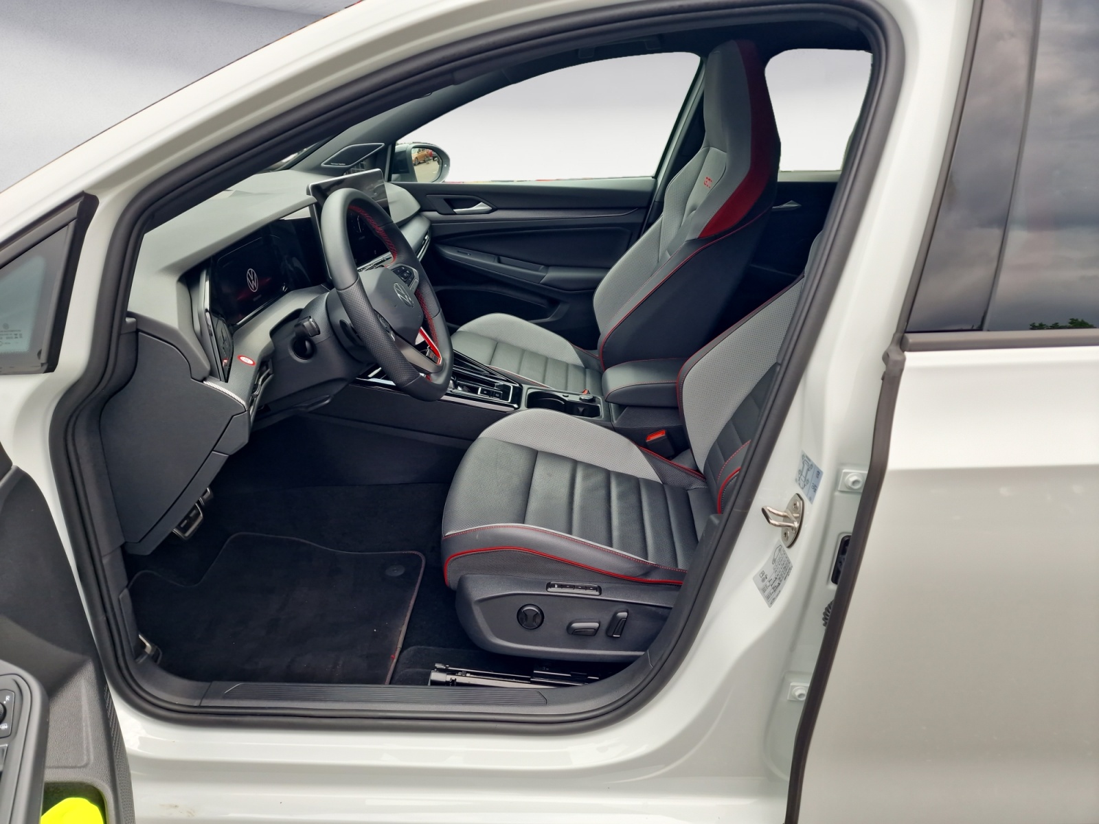 Volkswagen - Golf GTI