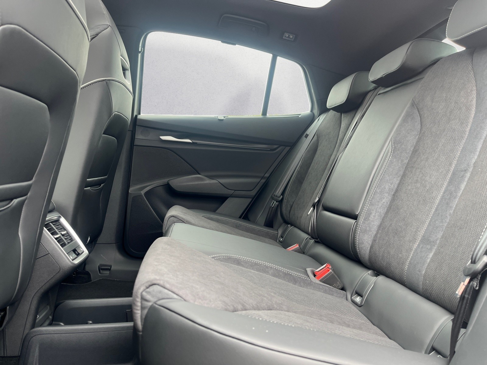 Skoda - Enyaq Coupe 85 Sportline h Batterie Elektromotor  1-Gang-Automatik