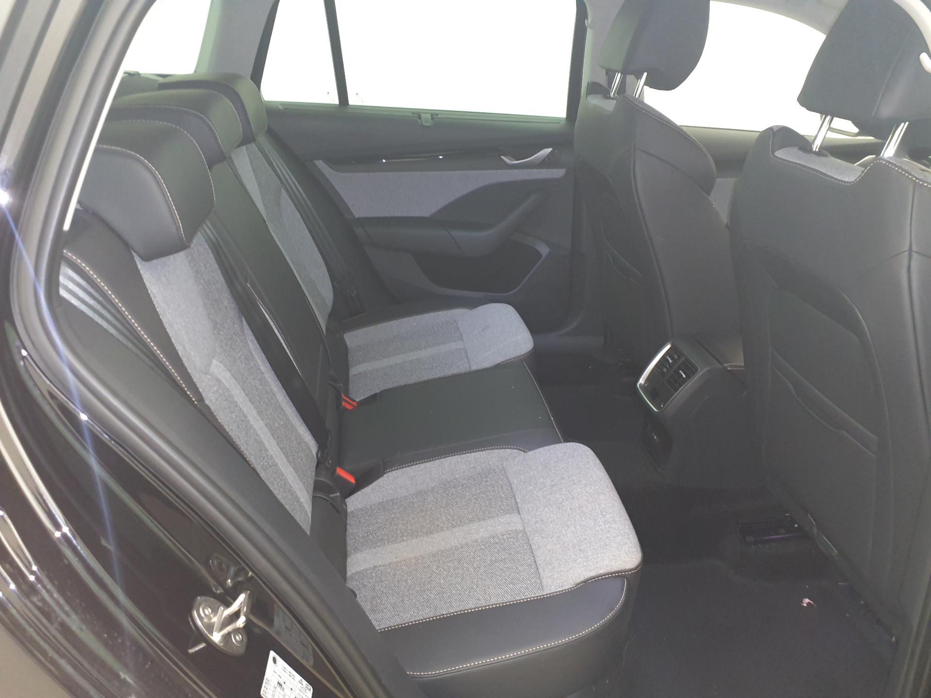 Skoda - Octavia Combi 2.0 TDI DSG Selection