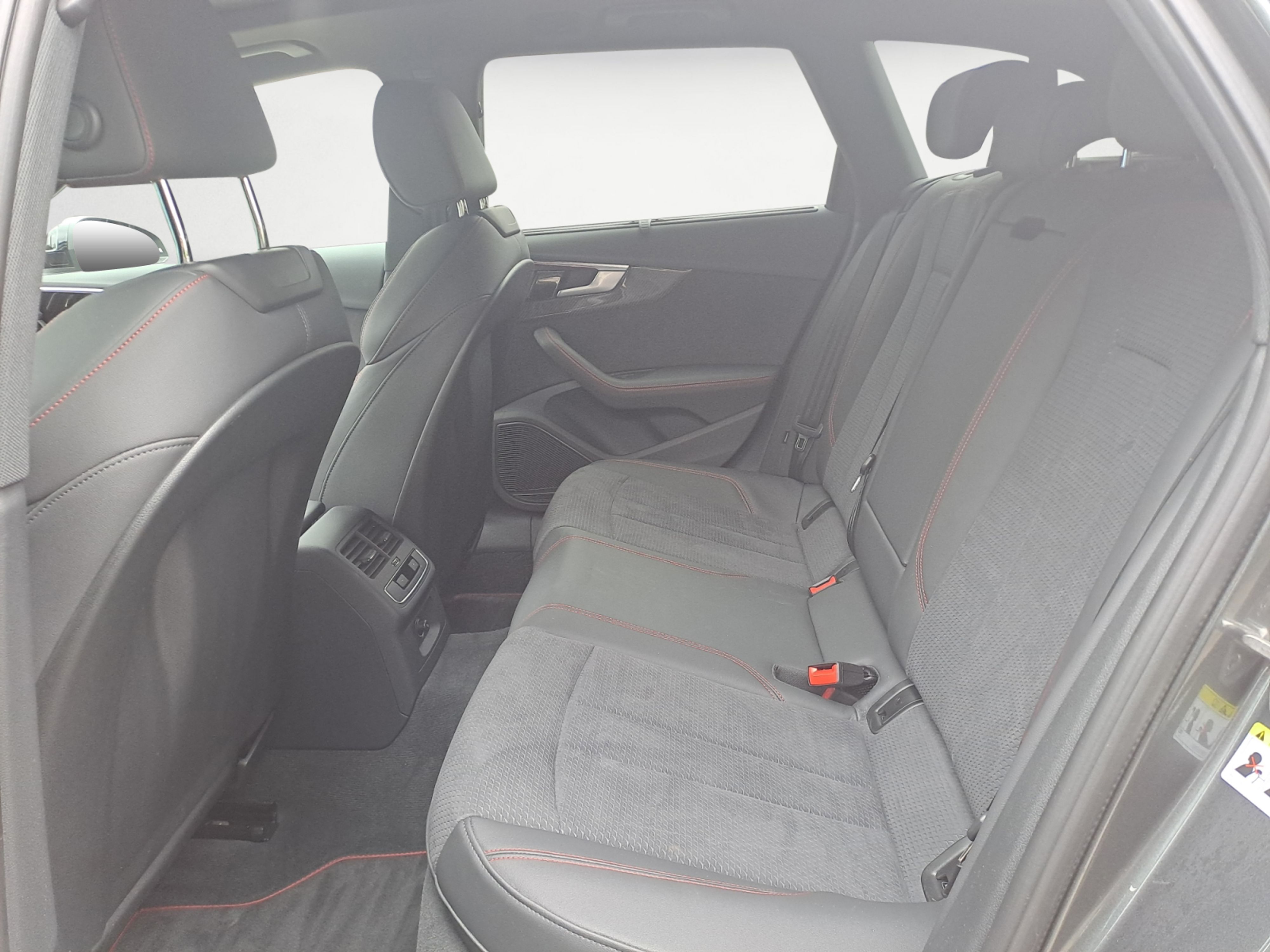 Audi - A4 Avant 40 TFSI quattro S tronic S line