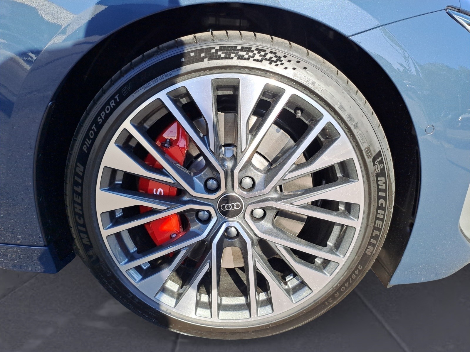 Audi - S6 Avant e-tron
