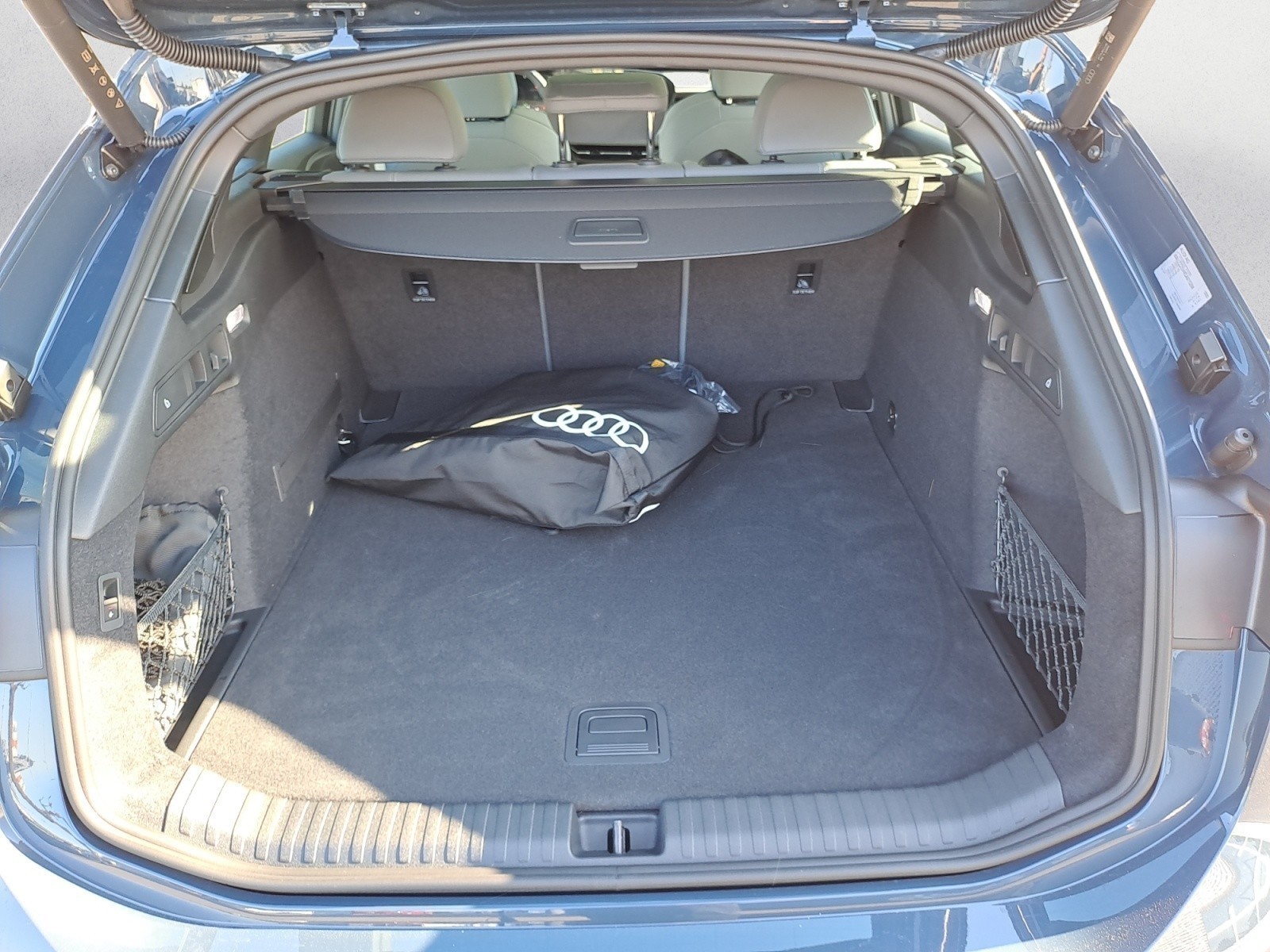 Audi - S6 Avant e-tron