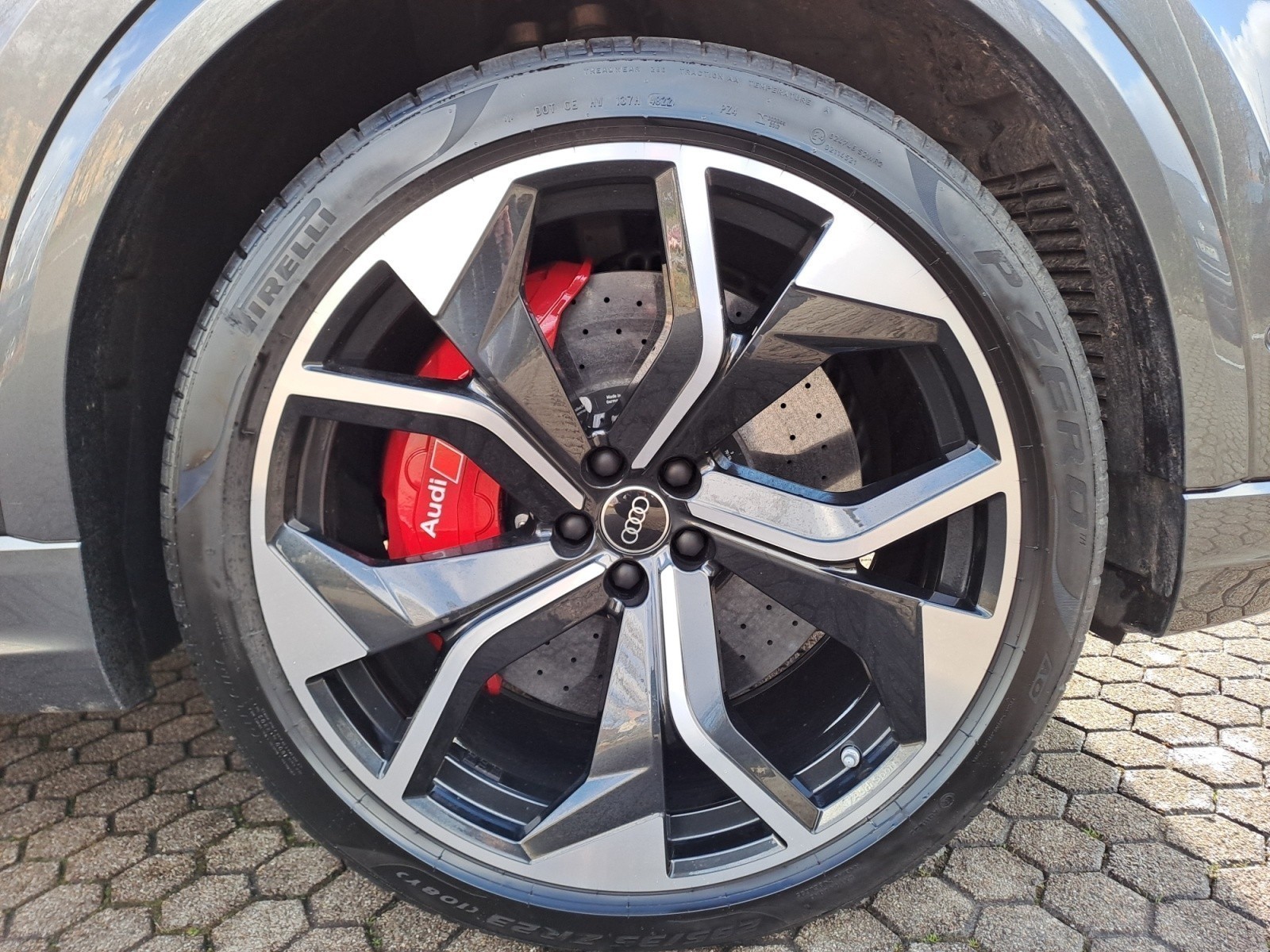 Audi - RS Q8 4.0 TFSI tiptronic