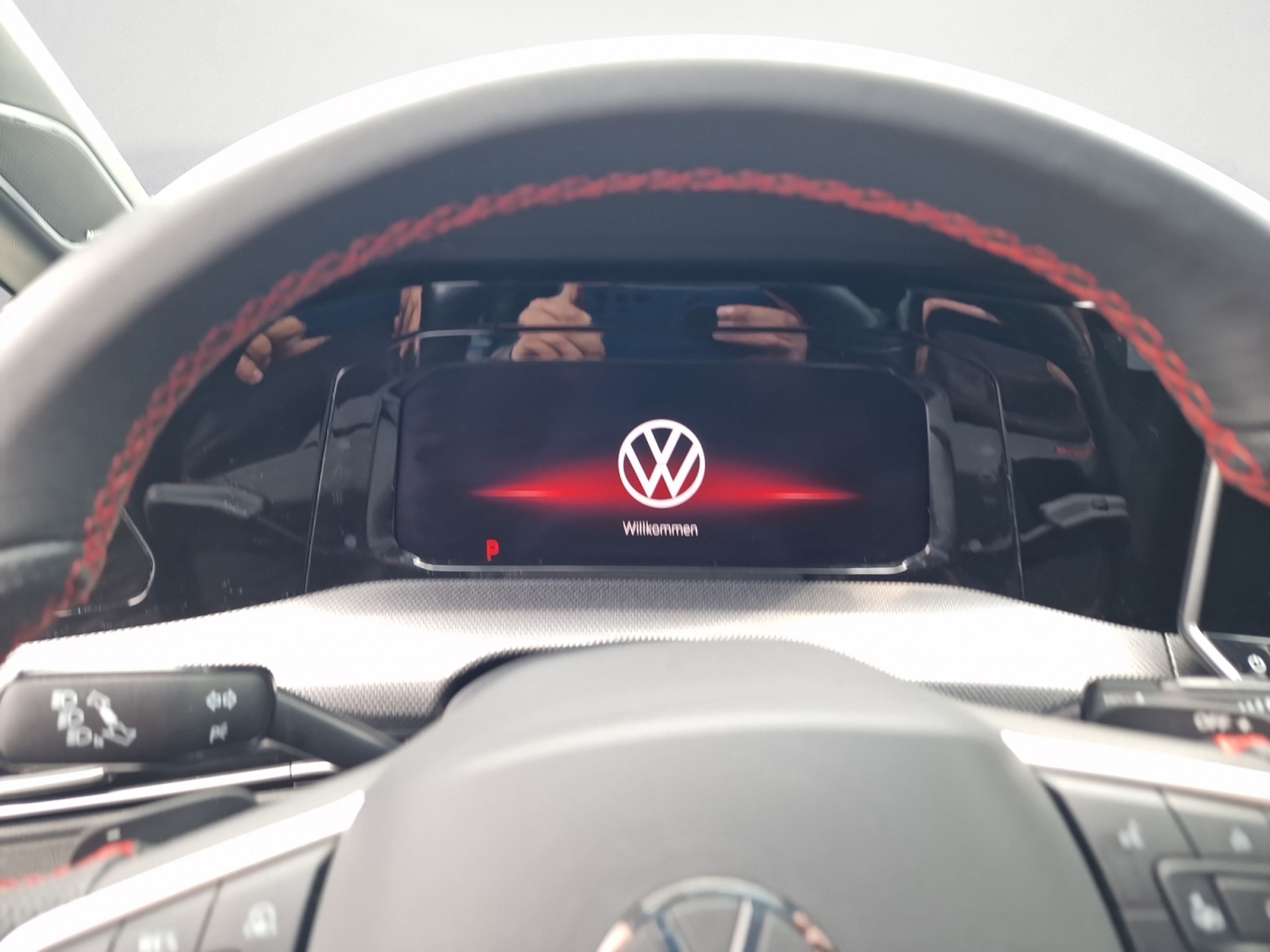 Volkswagen - Golf GTI