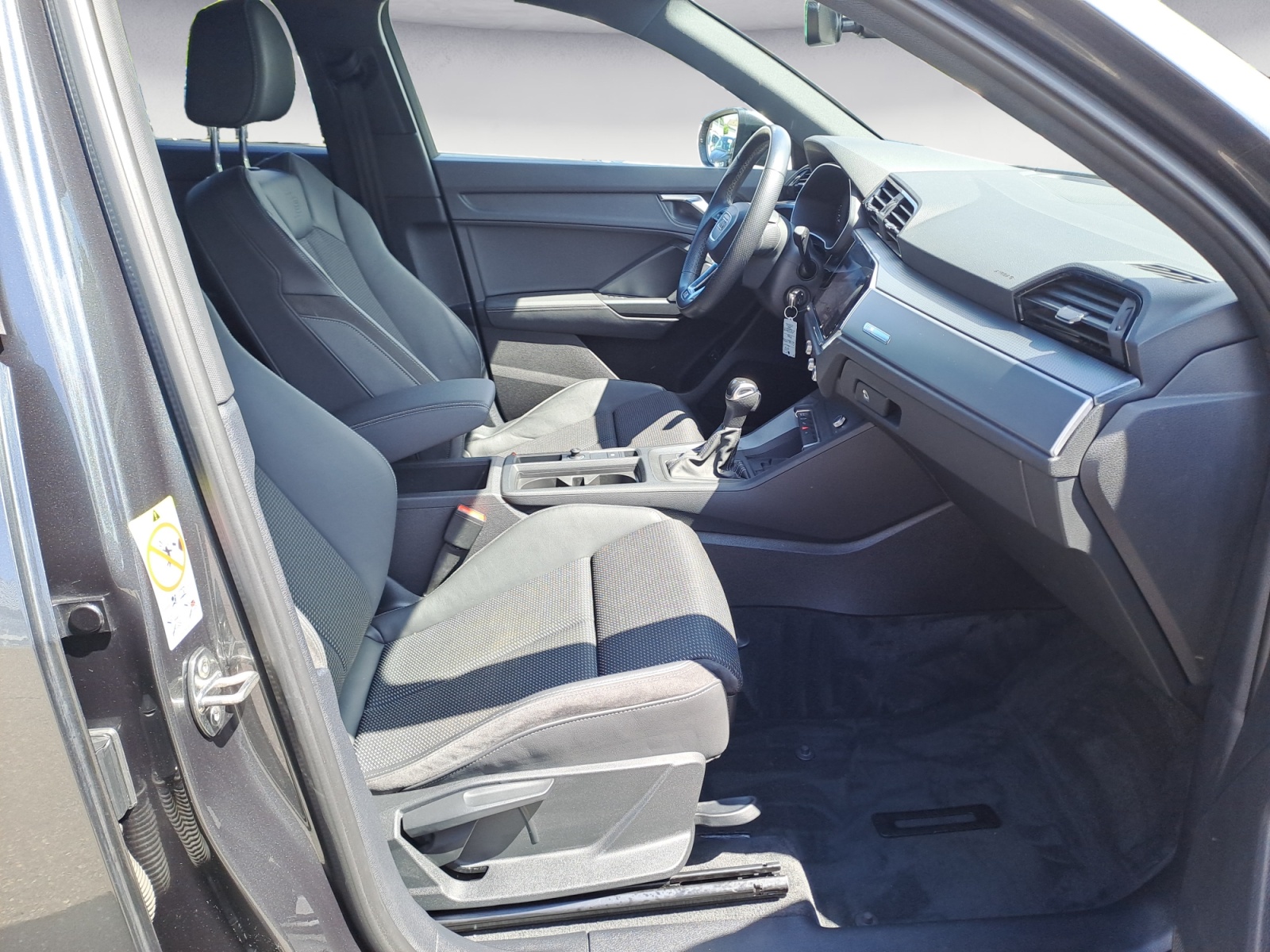 Audi - Q3 Sportback 45 TFSIe S tronic S line