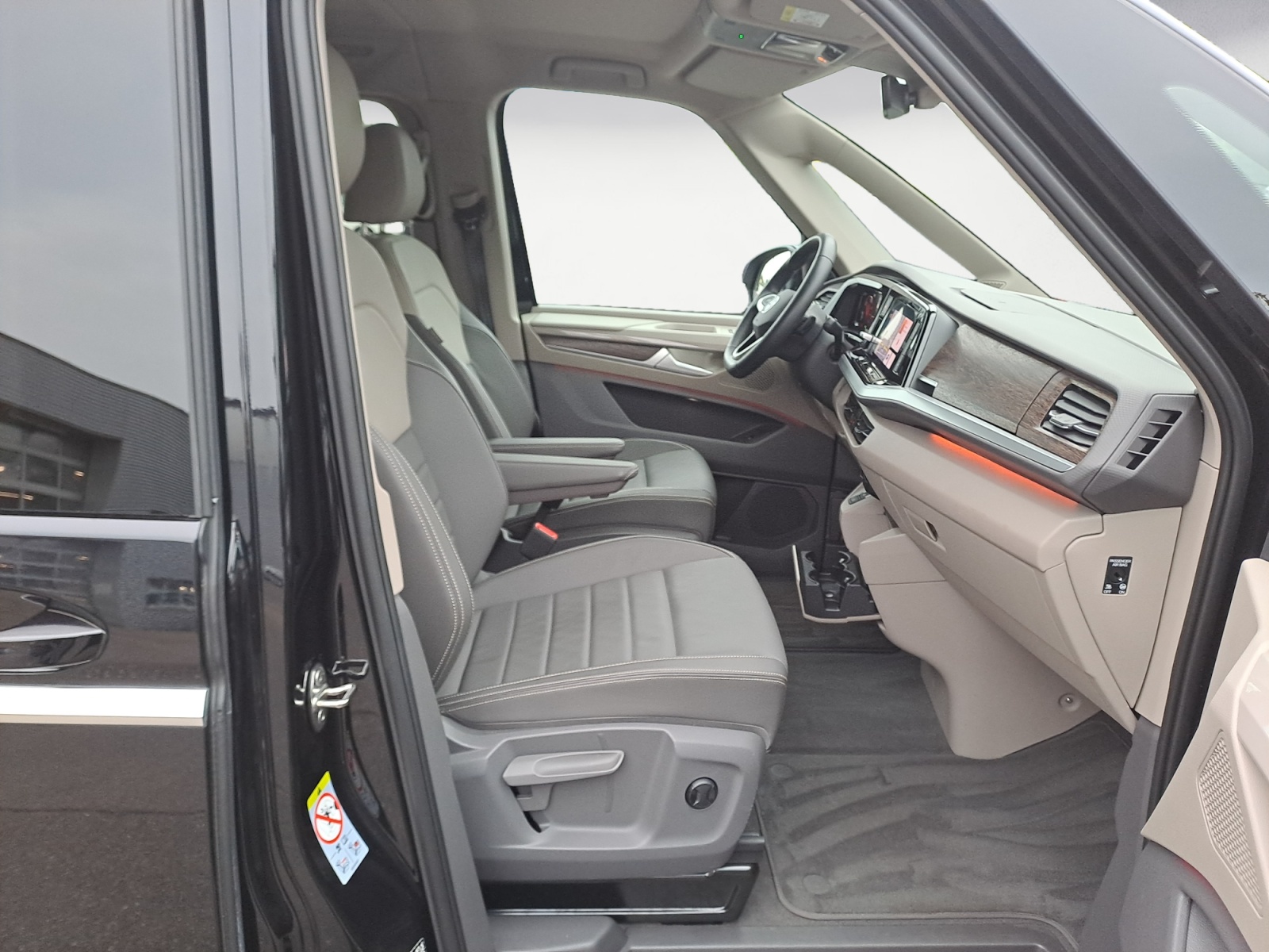 Volkswagen - T7 Multivan Lang eHybrid Style