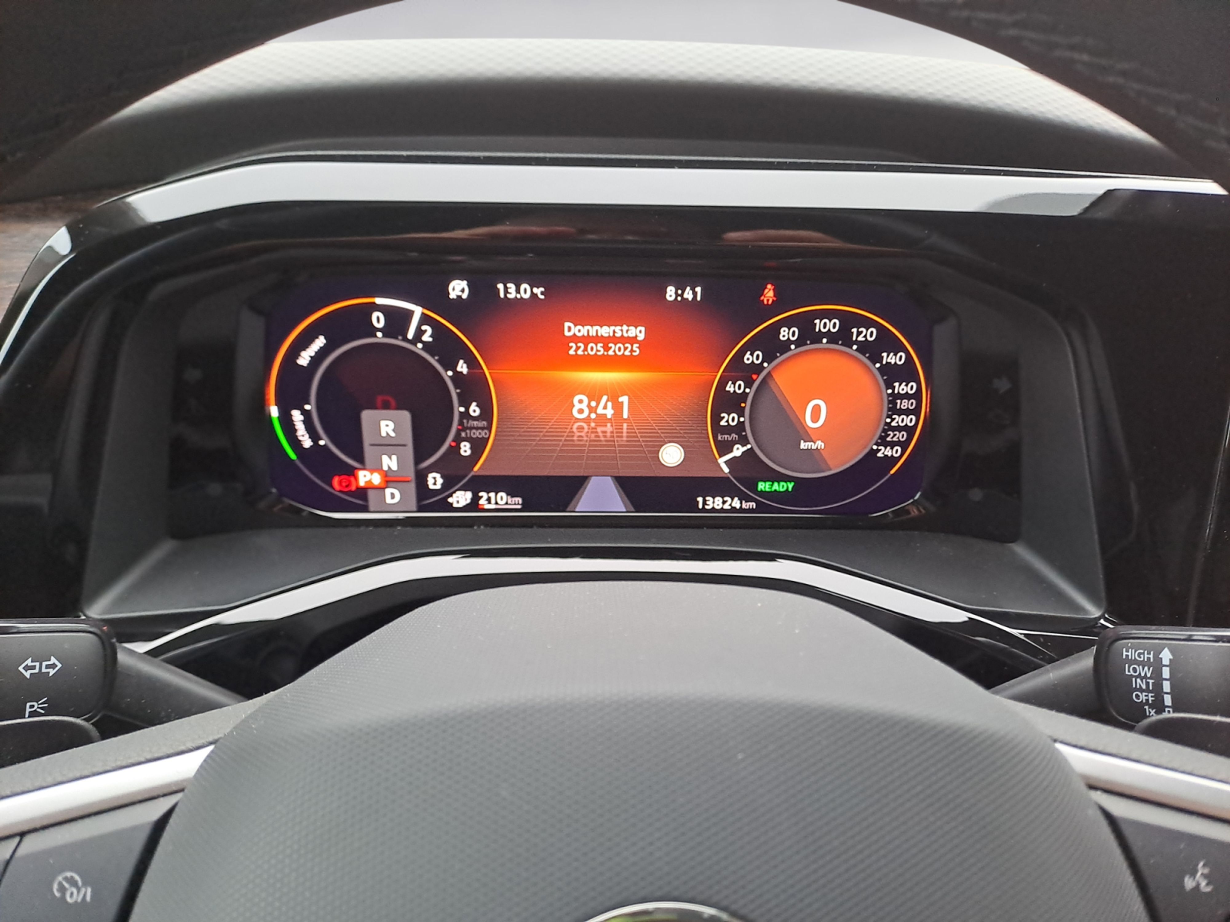 Volkswagen - T7 Multivan Lang eHybrid Style