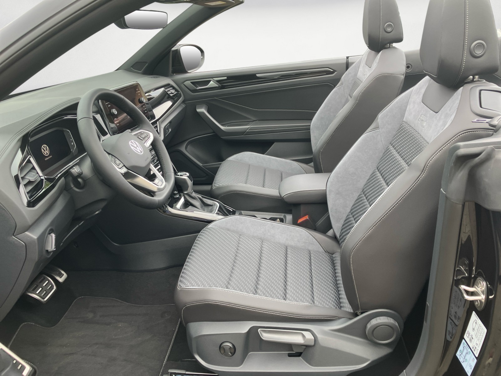 Volkswagen - T-Roc Cabriolet R-Line 1.5 l TSI OPF   7-Gang-Doppelkupplungsgetri ebe DSG