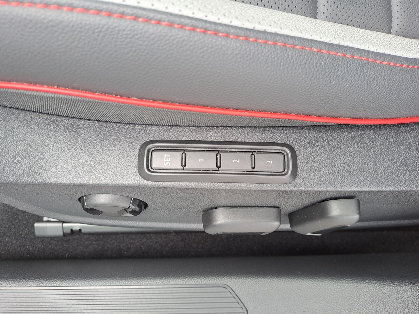 Volkswagen - Golf GTI