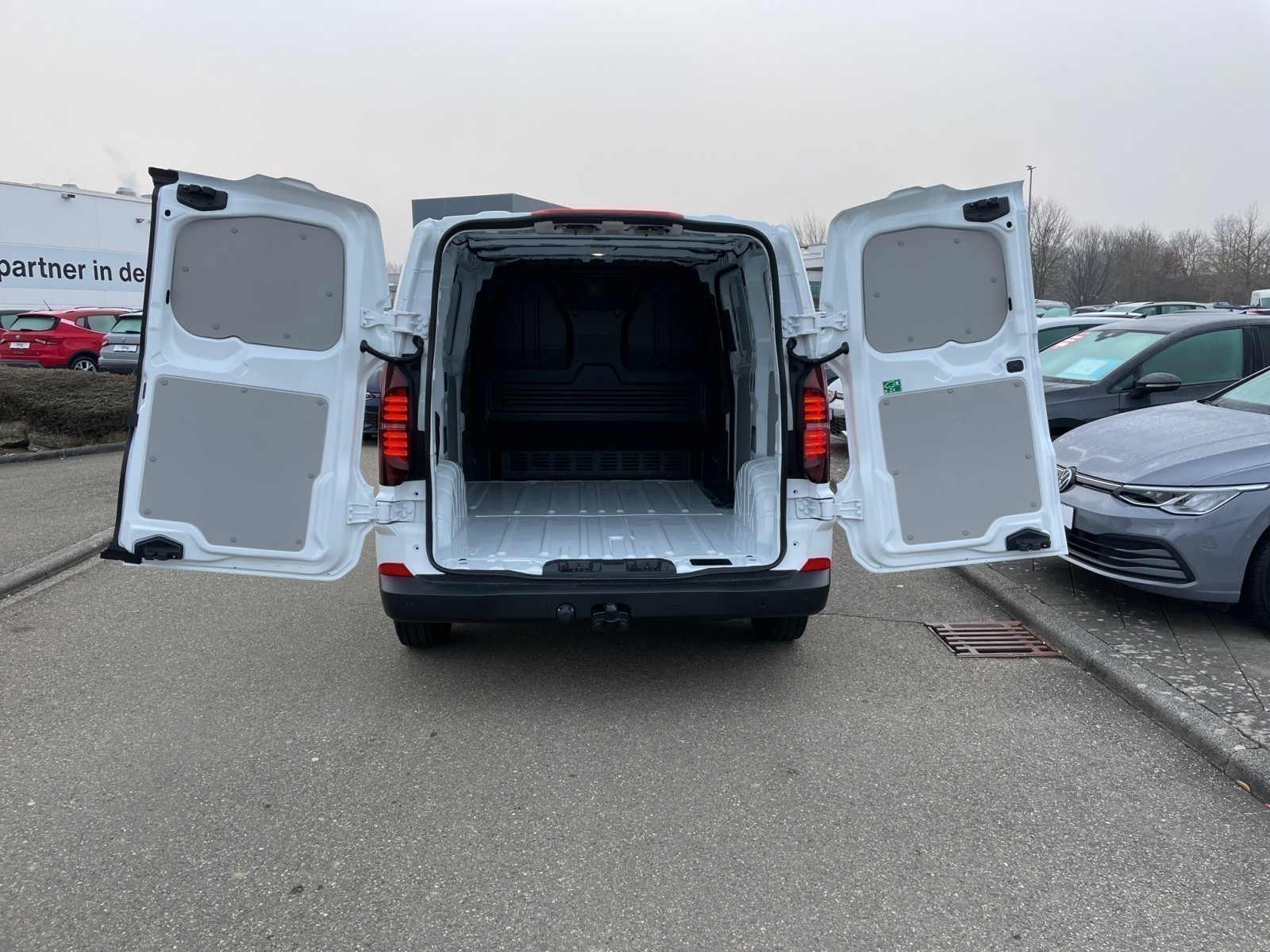 Volkswagen - Transporter Kasten 2,0 l  TDI 6-Gan g Radst. 3100 mm