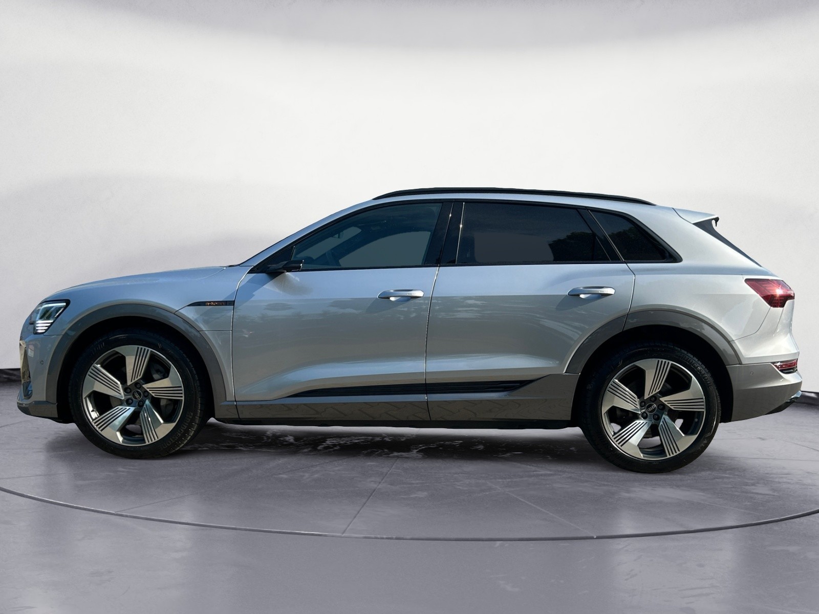 Audi - e-tron 55 quattro S line