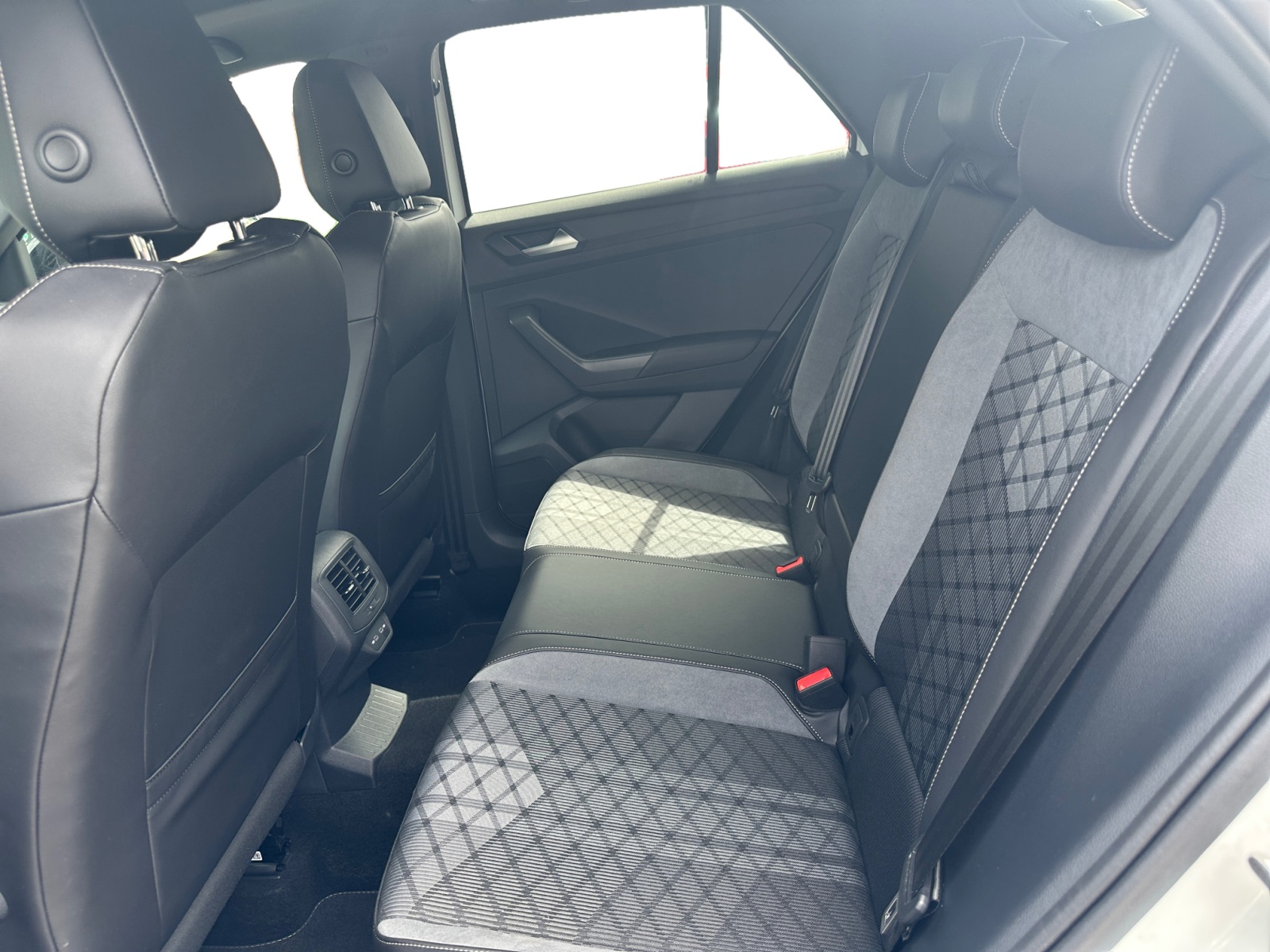 Volkswagen - T-Roc 2.0 TDI SCR DSG R-Line