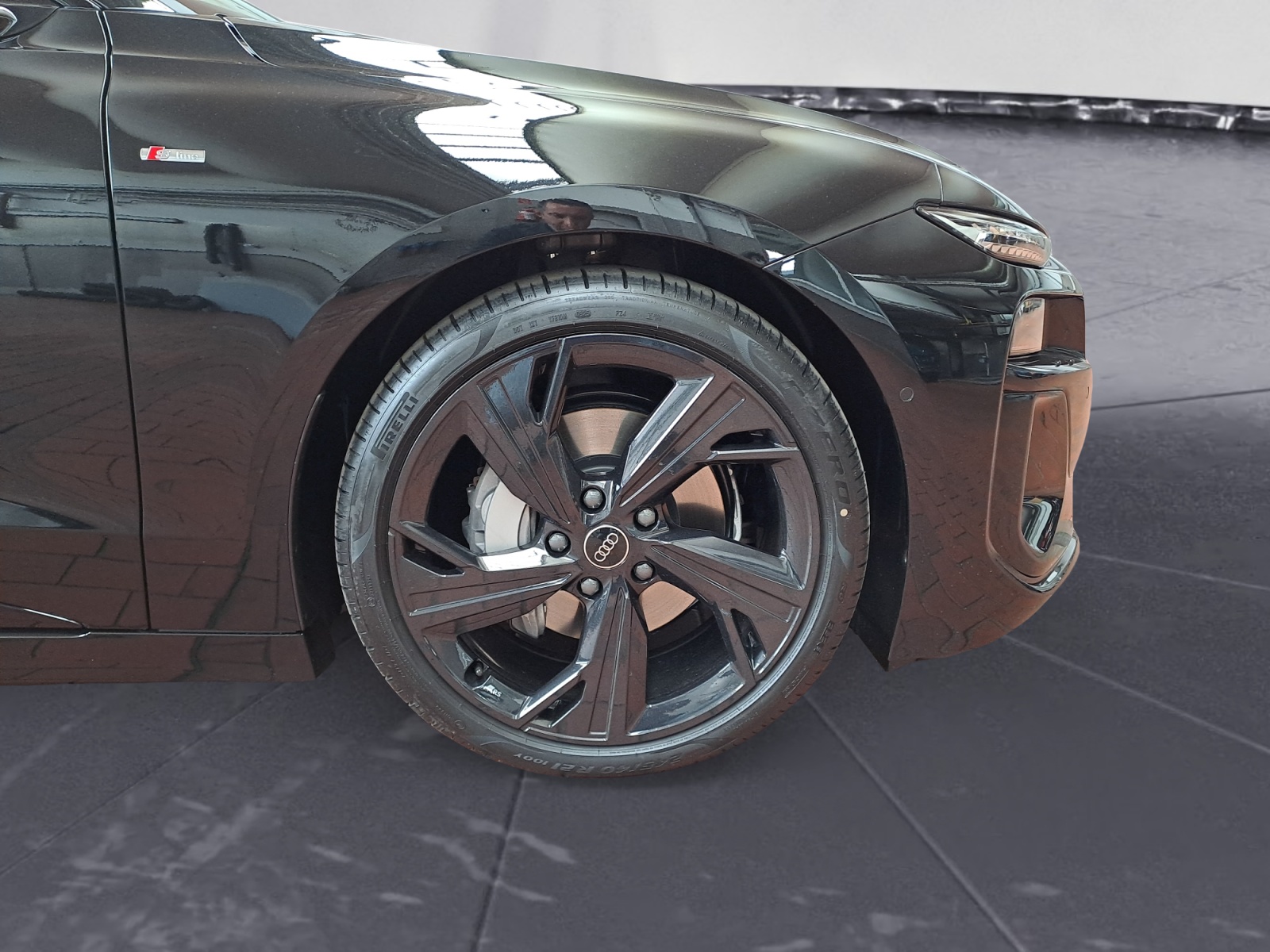 Audi - A6 Avant e-tron performance