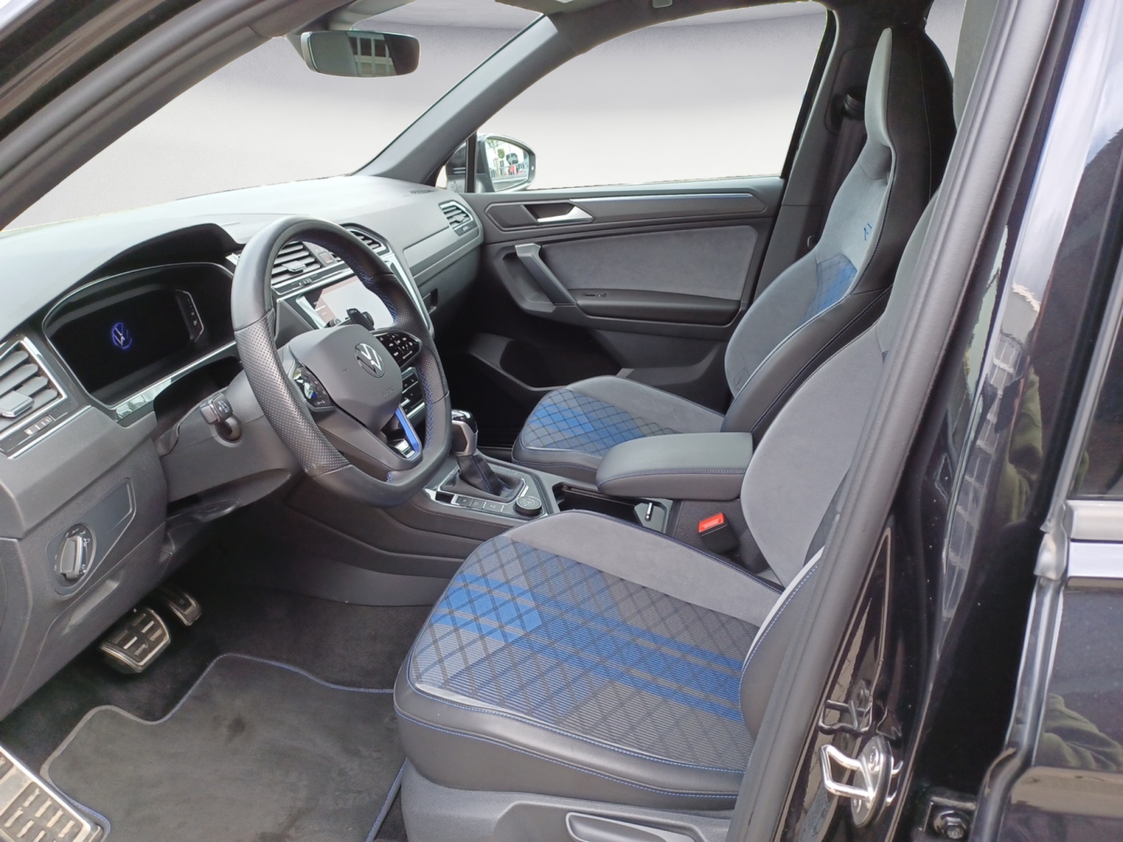Volkswagen - Tiguan R 2.0 TSI 4Motion DSG