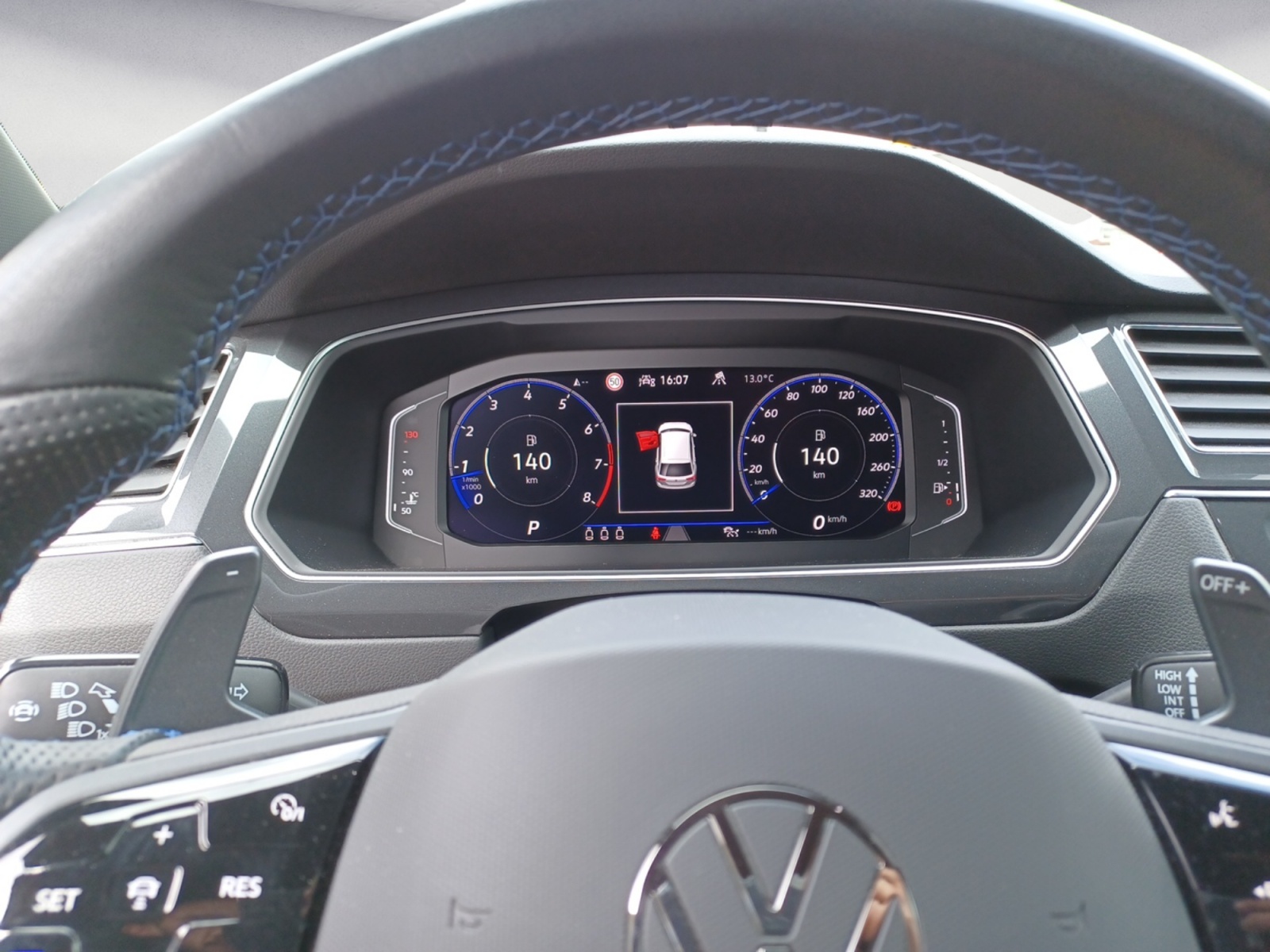 Volkswagen - Tiguan R 2.0 TSI 4Motion DSG