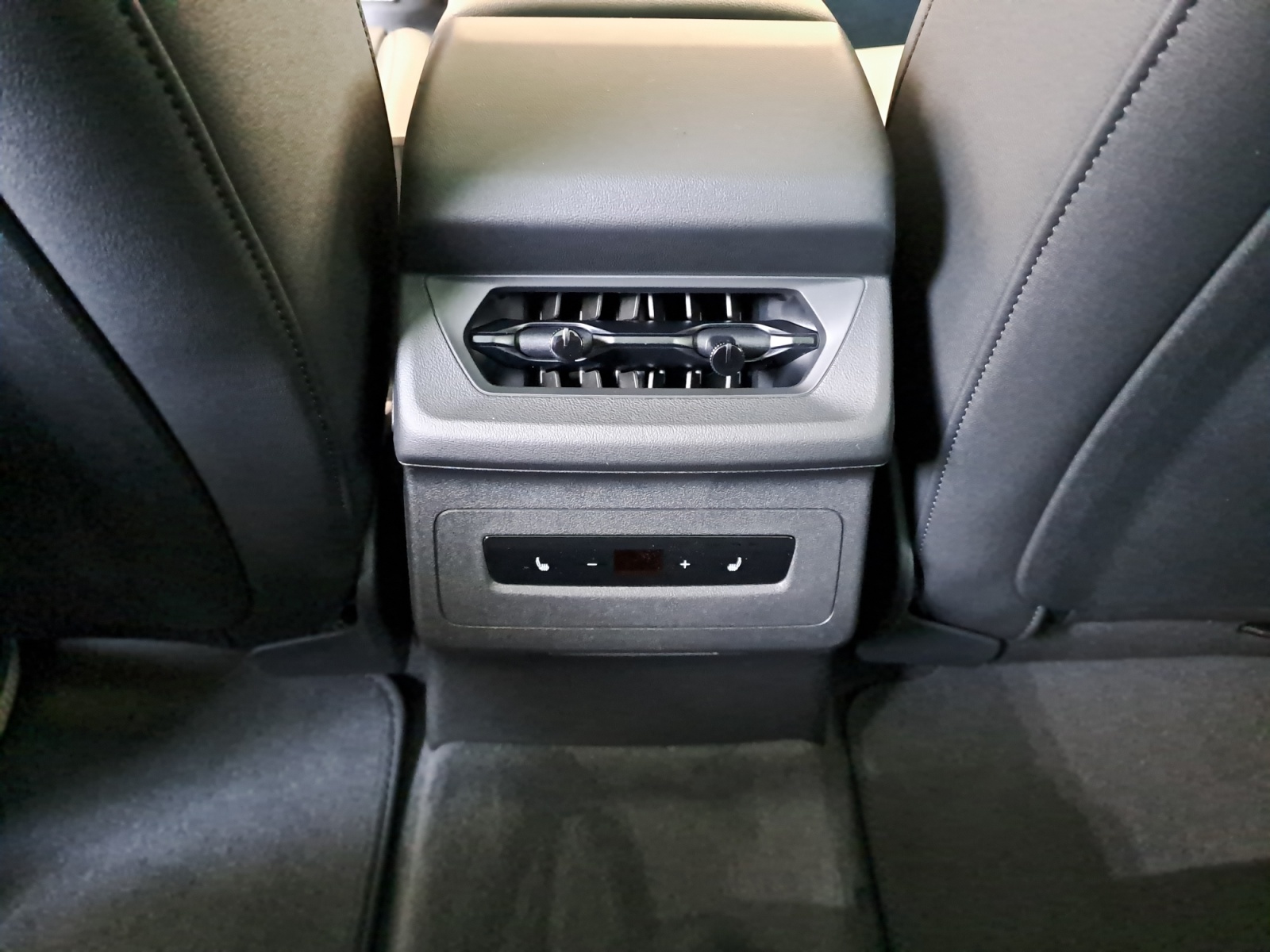 Audi - A6 Avant e-tron performance