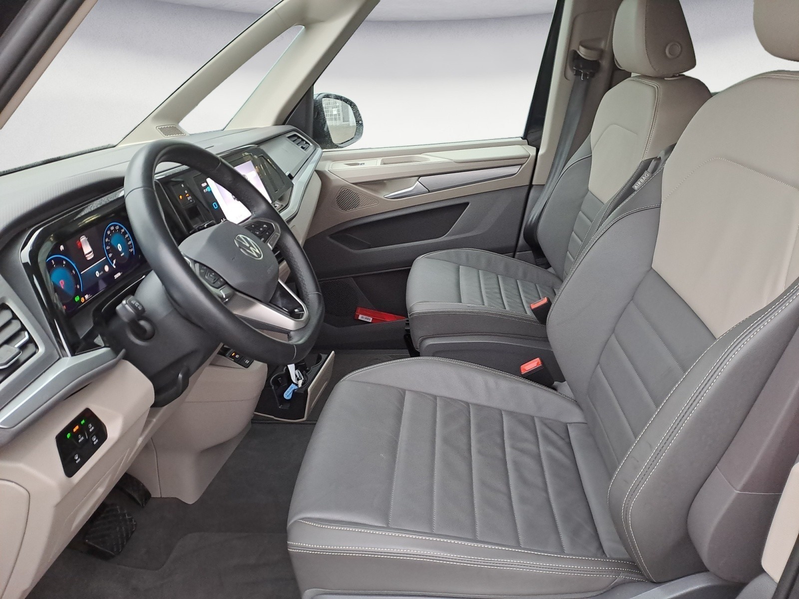 Volkswagen - T7 Multivan DSG Life AHK ACC