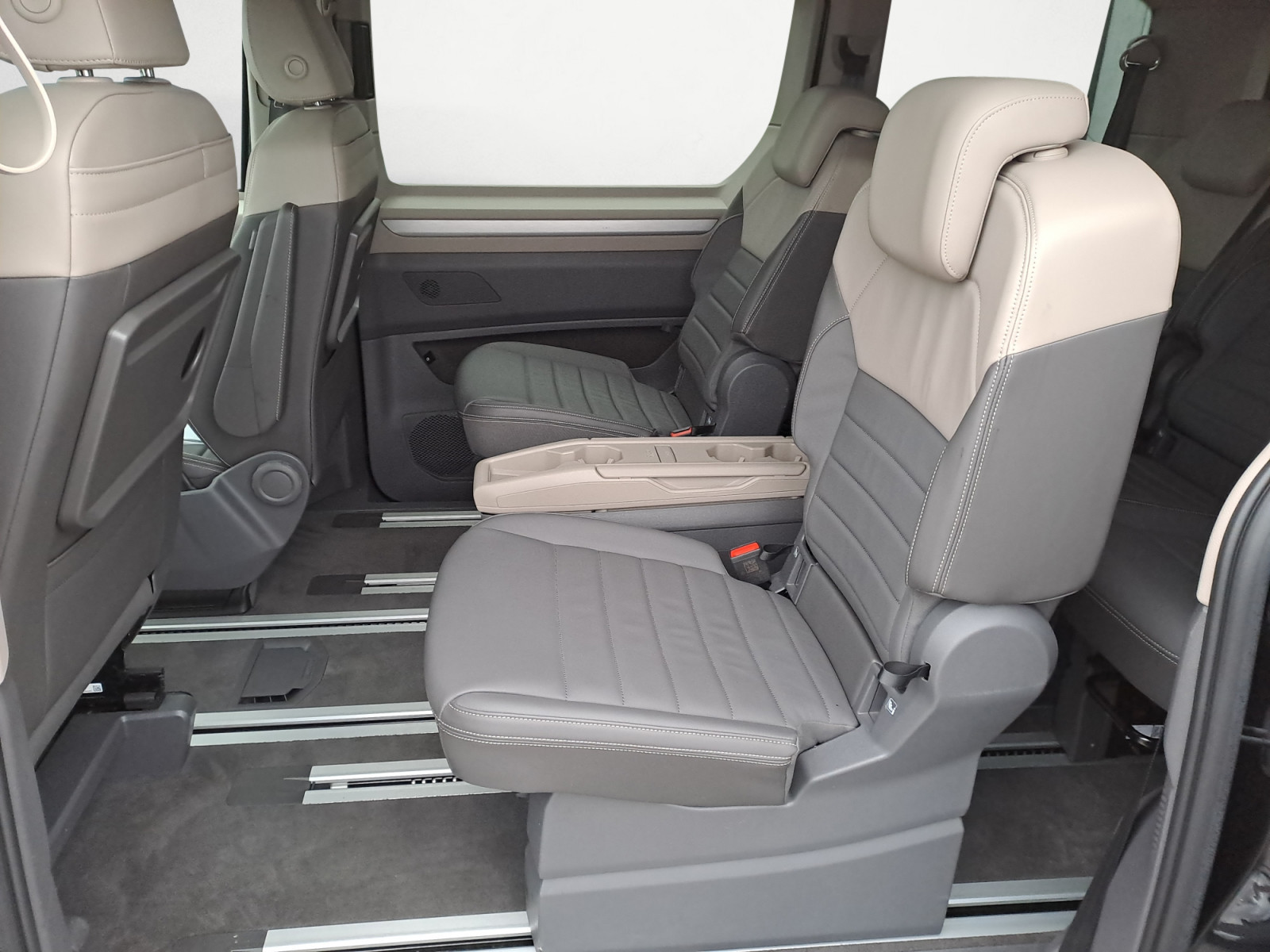Volkswagen - T7 Multivan DSG Life AHK ACC