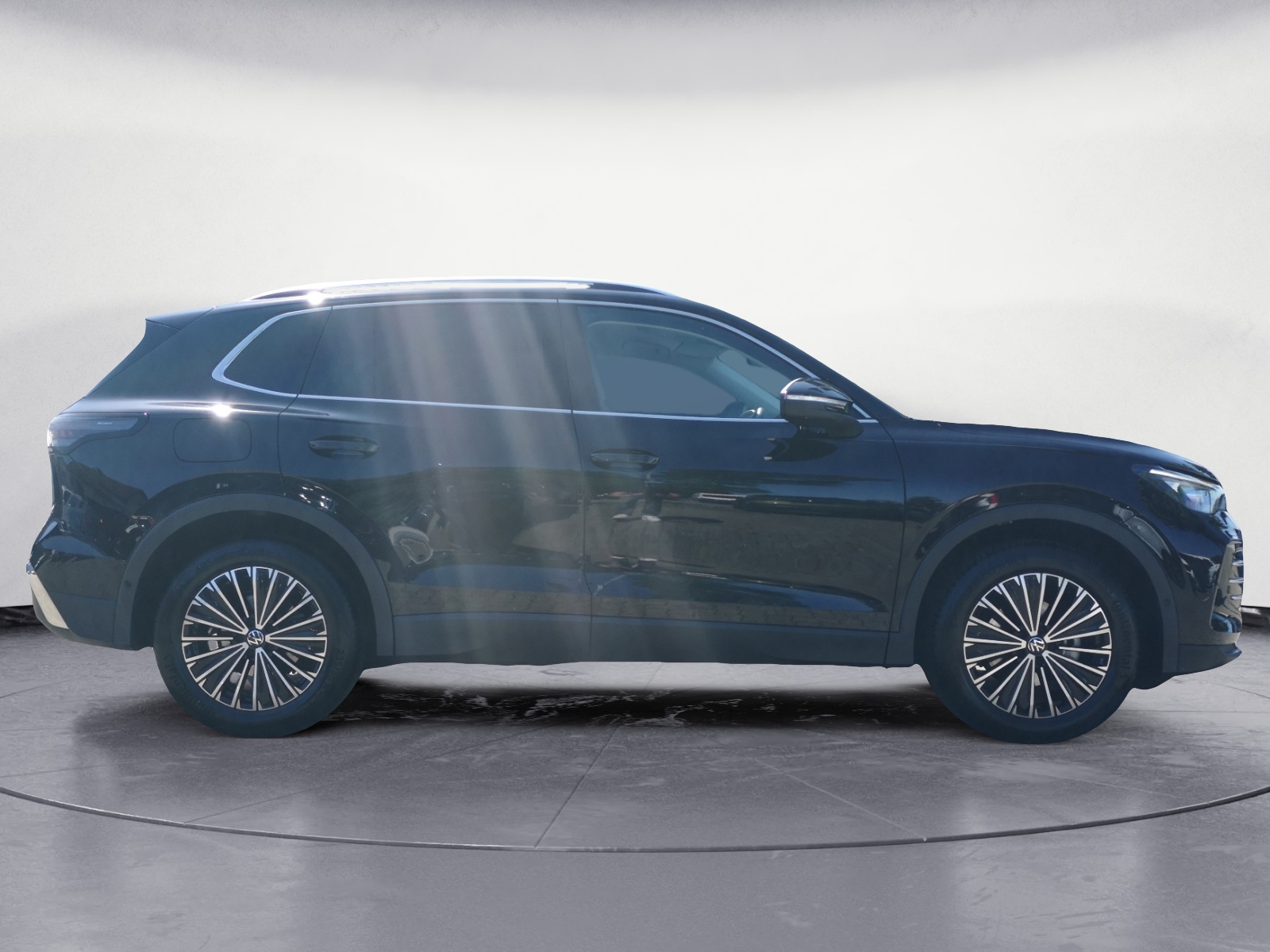 Volkswagen - Tiguan 1.5 eTSI Elegance DSG