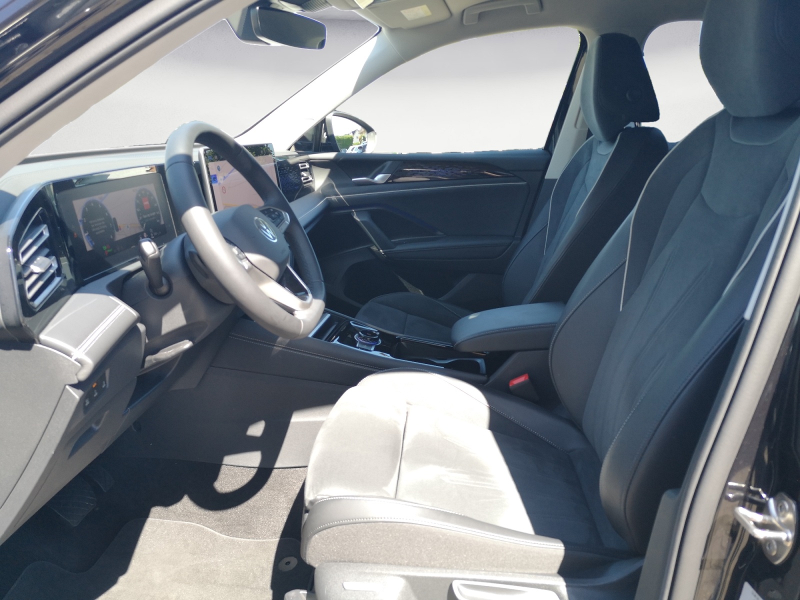 Volkswagen - Tiguan 1.5 eTSI Elegance DSG