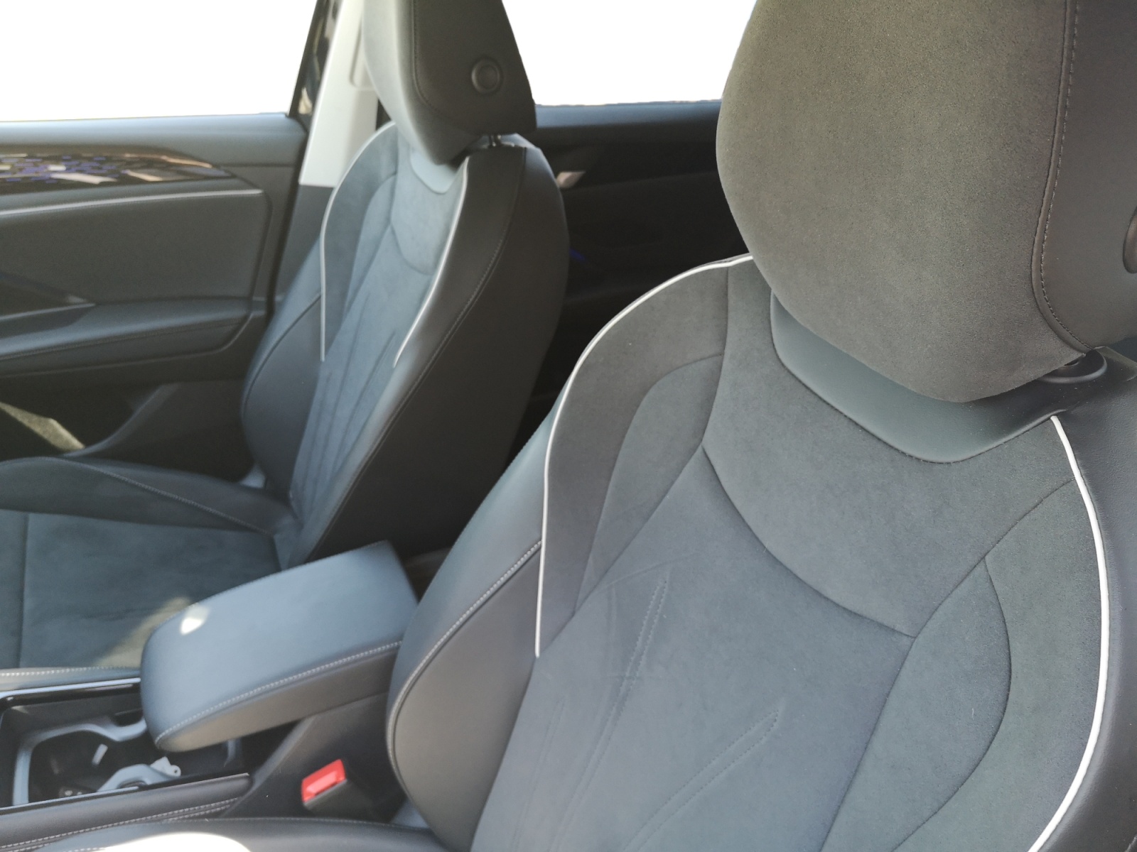 Volkswagen - Tiguan 1.5 eTSI Elegance DSG