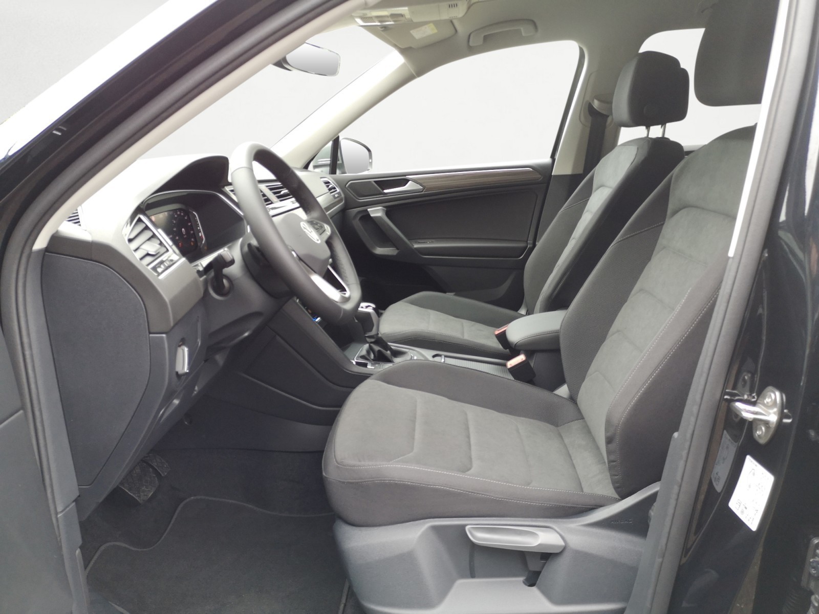 Volkswagen - Tiguan Allspace Elegance 2,0 l TSI OPF 4MOTION  7-Gang-Doppelkupplungsgetriebe DSG ,